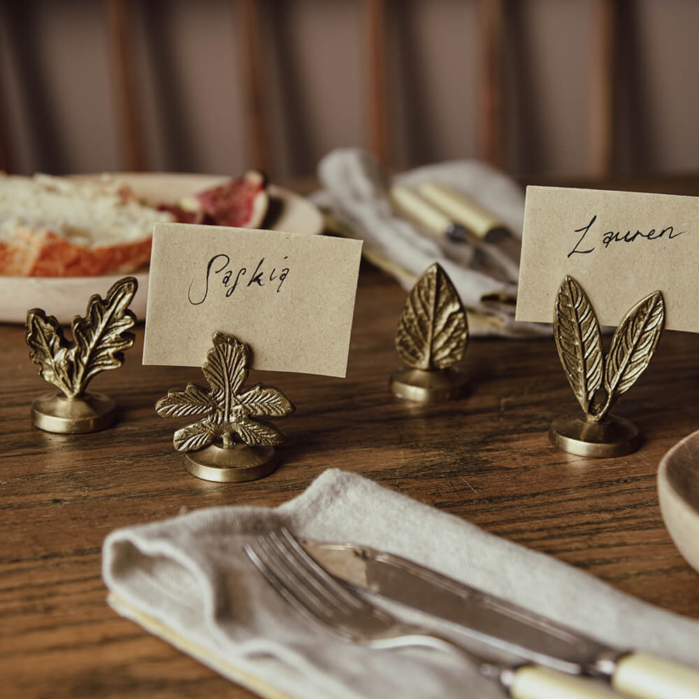 Elegant Brass Leaf Place Card Holders - Set of 4 for Wedding, Dinner Party & Table Decorations