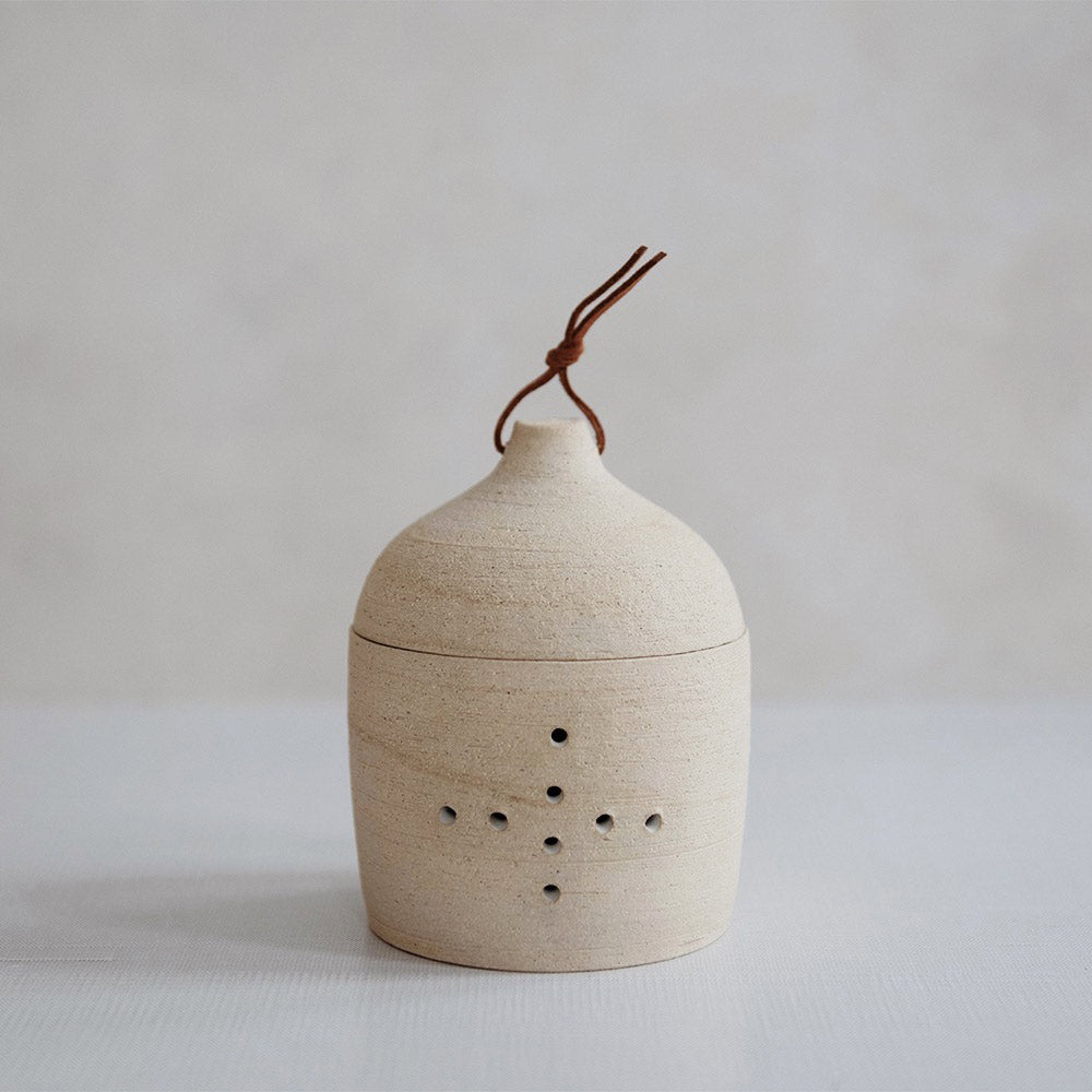 Ceramic Garlic Keeper with Leather Lid - Airtight Storage for Fresh Garlic, Onions & Vegetables - Perfect for Kitchen Countertop, Pantry & Home Organization