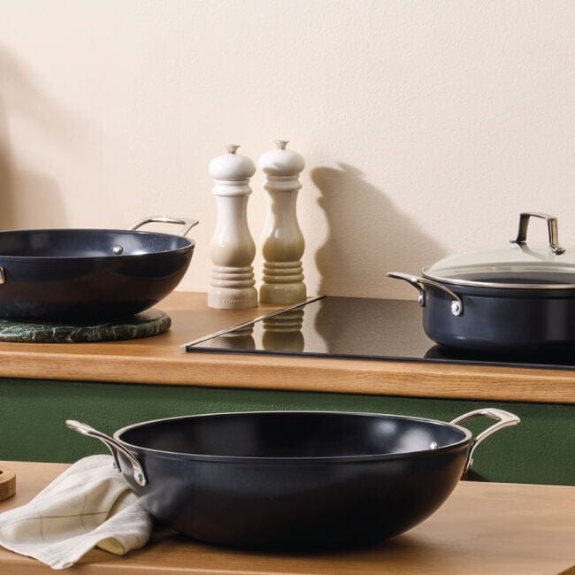 Le Creuset 6.3 Quart Ceramic Non-Stick Wok Pan - Premium Cast Iron Cookware for Stir-Frying, Sautéing & Deep Frying - Perfect for Asian Cuisine & Home Cooking
