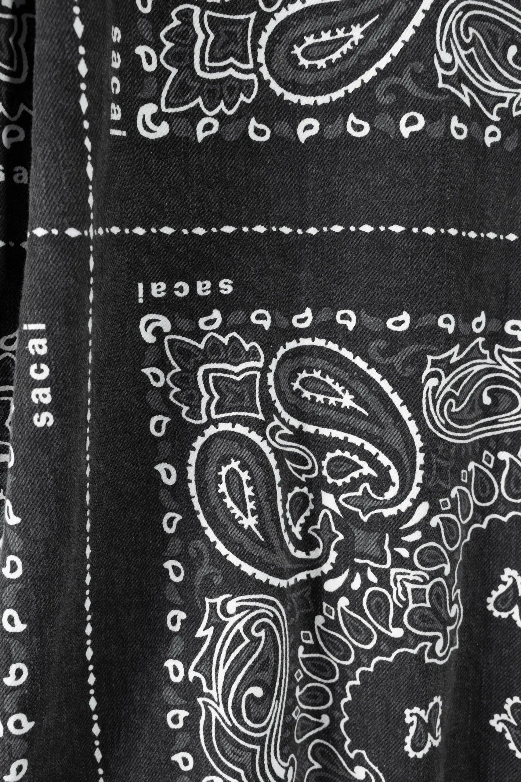 Stylish Bandana Print Sweater for Women & Men | Trendy Floral Pattern Pullover | Perfect for Casual Outfits, Fall Layering & Outdoor Adventures