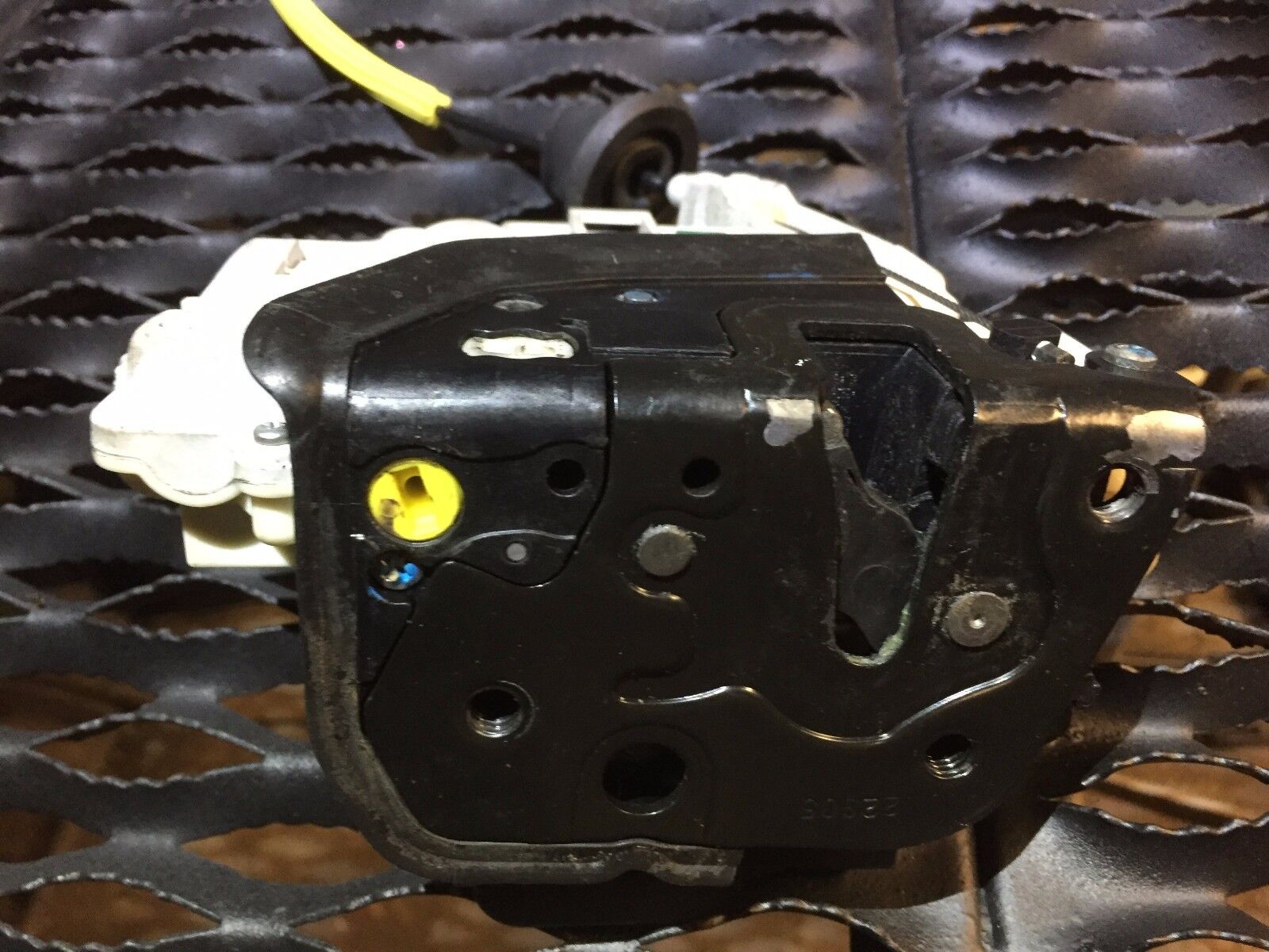 05-08 Audi A6 C6 Rear Right Passenger Door Lock Latch Actuator OEM Replacement Part - Perfect for Car Door Lock Repair & Maintenance