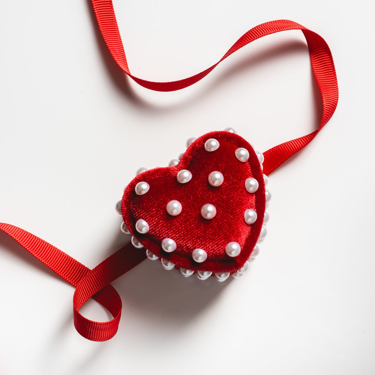 Heart Shaped Velvet Jewelry Box for Rings - Elegant Pearl Wedding Ring Holder, Perfect for Engagement, Proposal & Anniversary Gifts