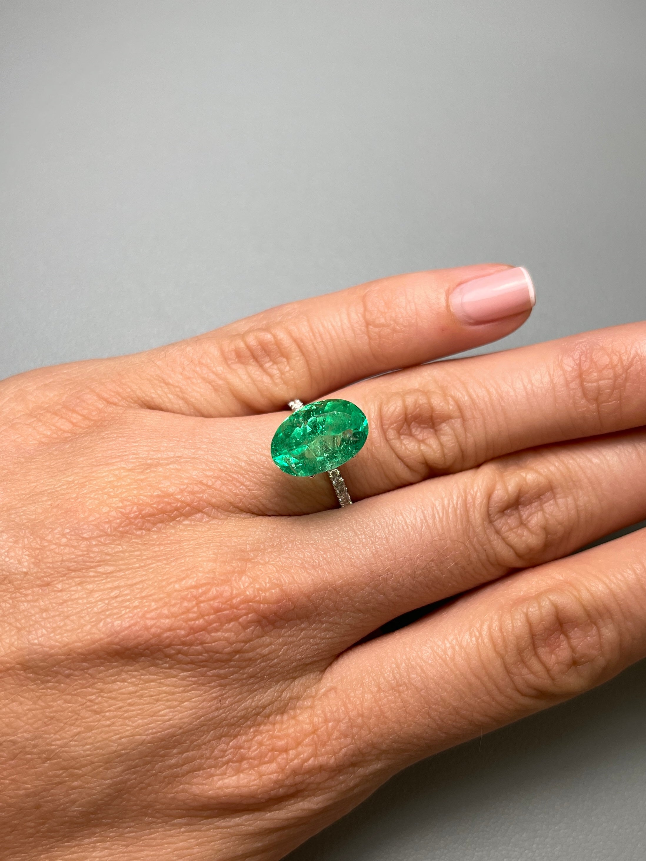 6.23 Carat Natural Colombian Emerald - Elongated Oval Cut Loose Gemstone for Jewelry Making, Engagement Rings & Fine Collections | Yellowish Green Color