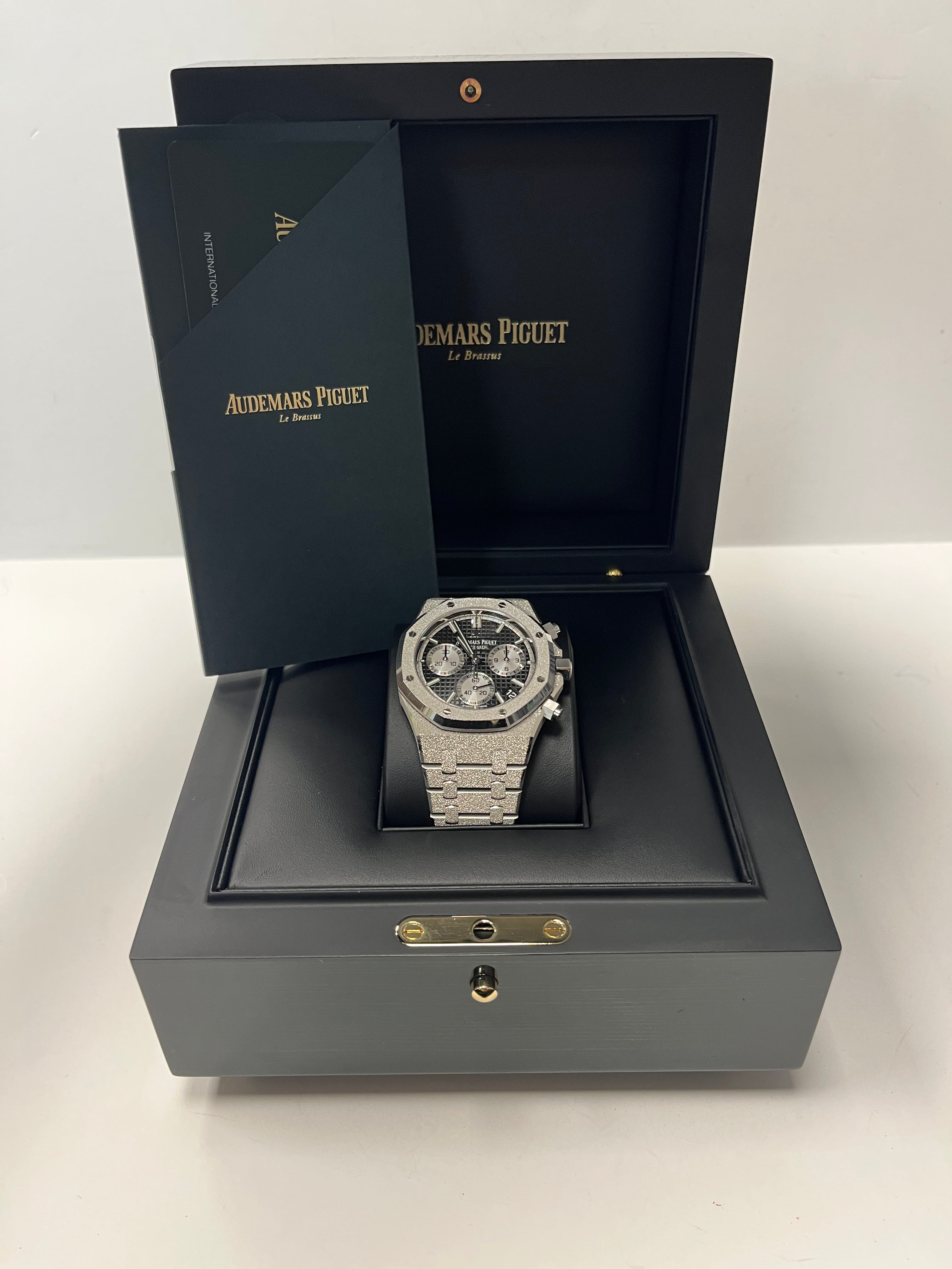 Audemars Piguet Royal Oak Frosted Gold Selfwinding Chronograph Watch - Ref# 26239BC.GG.1224BC.02 - Luxury Swiss Automatic Chronograph for Men - Perfect for Business, Formal Events & Collectors