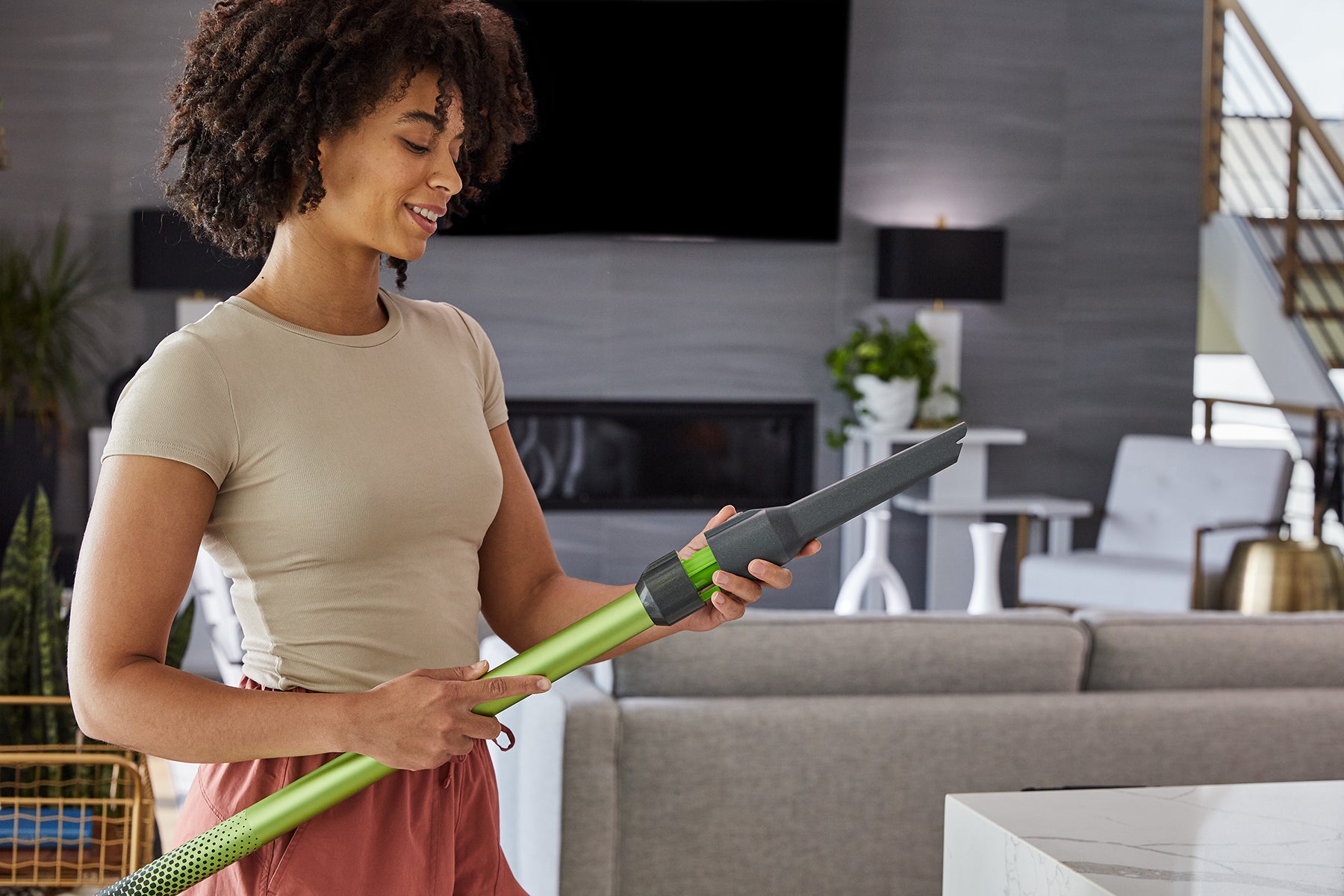 24V Cordless Stick Vacuum Cleaner - 3 in 1 Lightweight Handheld Vacuum with 2 x 4.0Ah Batteries & Charging Stand - Perfect for Hardwood Floors, Carpets & Pet Hair Cleaning