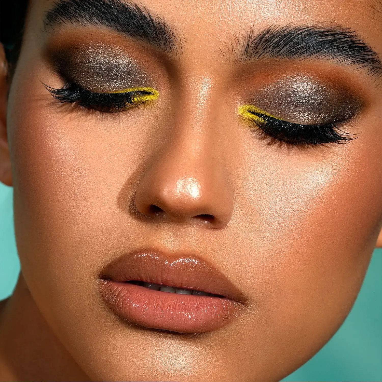 YUCCA Eyeshadow Palette - 16 Highly Pigmented Matte & Shimmer Shades for Stunning Eye Makeup | Perfect for Everyday Wear, Party & Special Occasions
