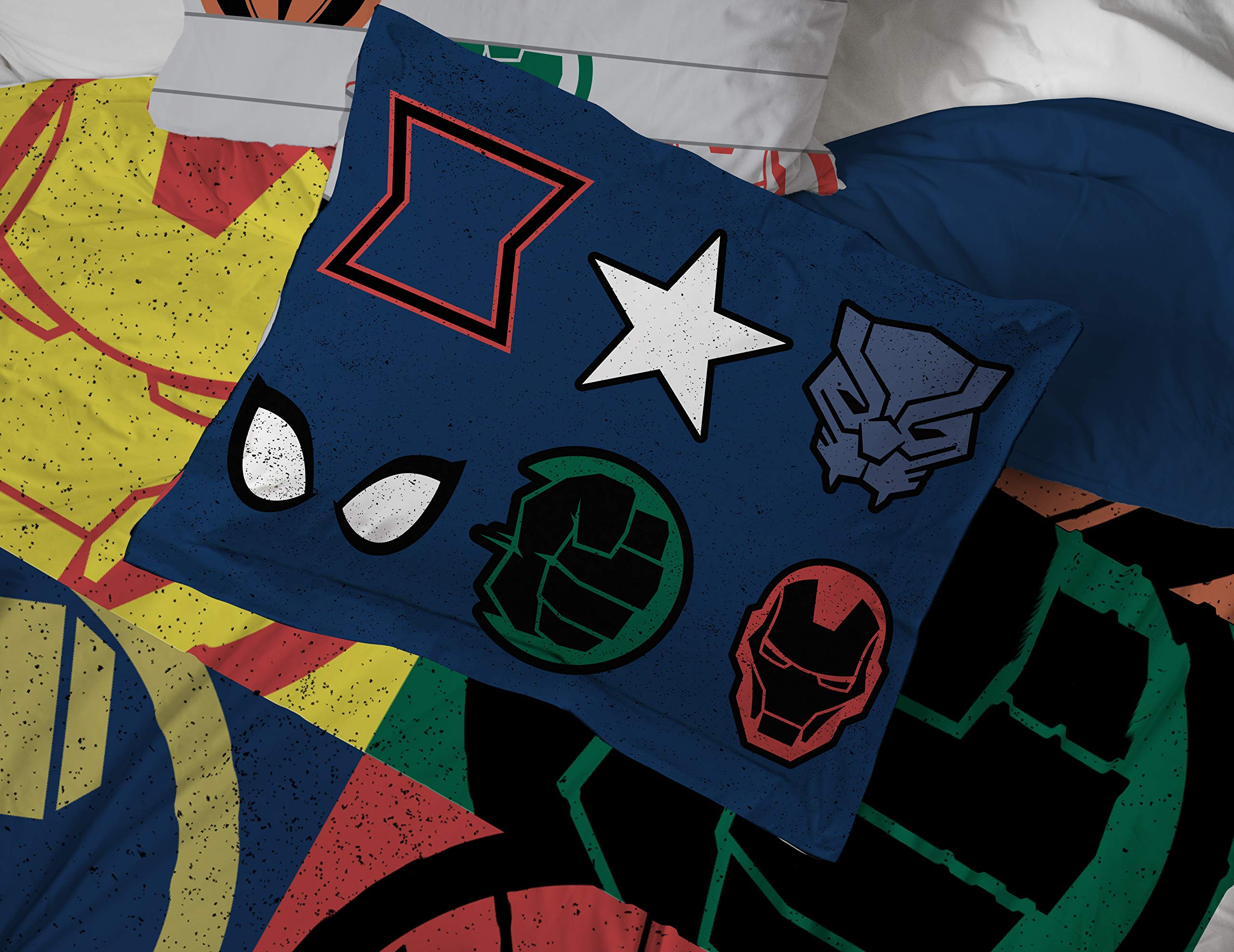 Marvel Avengers Twin Bedding Set 5-Piece - Super Soft Microfiber Comforter & Sheet Set - Official Licensed Marvel Product - Fade Resistant - Perfect for Kids' Room & Superhero Themed Bedroom Decor