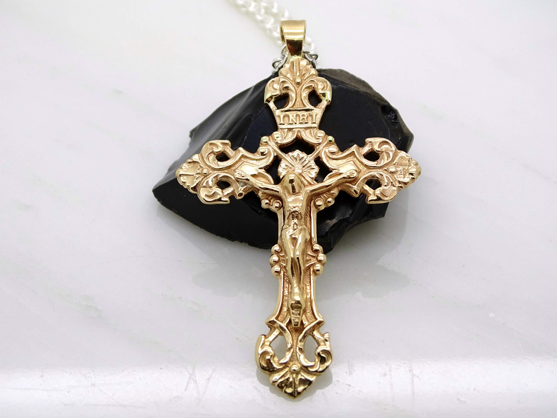 Big Gold Cross Pendant for Men - Stylish Gold Crucifix Necklace, Unique Mens Gift, Perfect for Daily Wear, Special Occasions, and Religious Events