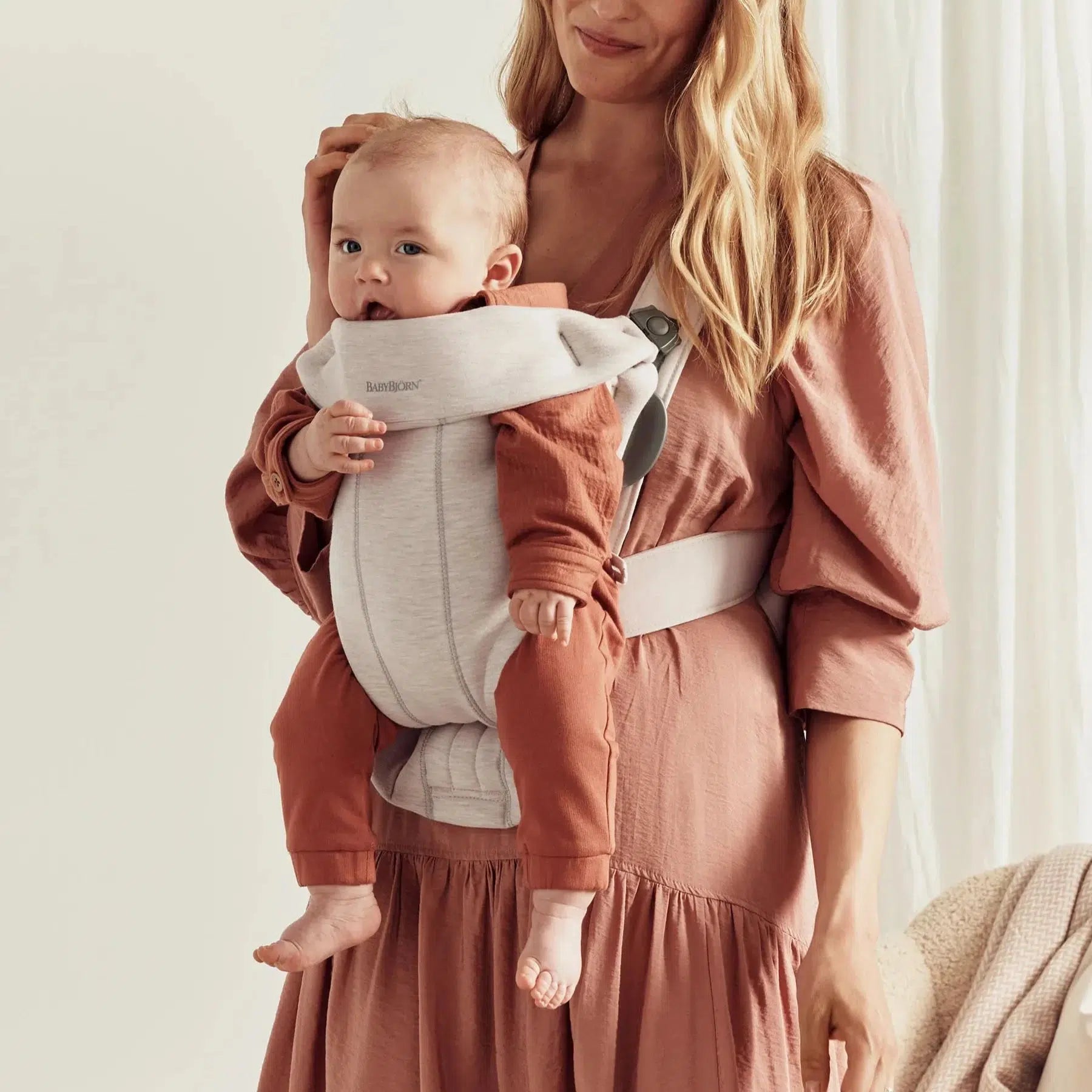 Baby Bjorn Baby Carrier Mini - Soft 3D Jersey in Beige | Ergonomic & Lightweight Infant Carrier for Newborns | Perfect for Travel, Hiking & Everyday Use