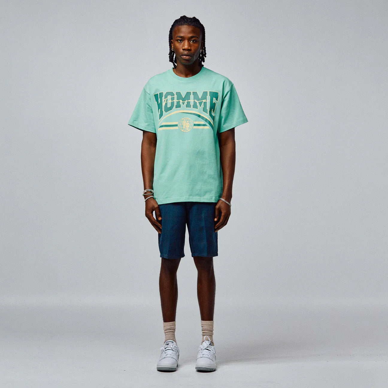 Men's & Women's Global Logo Graphic Tee in Green - Casual Streetwear for Everyday Outfits