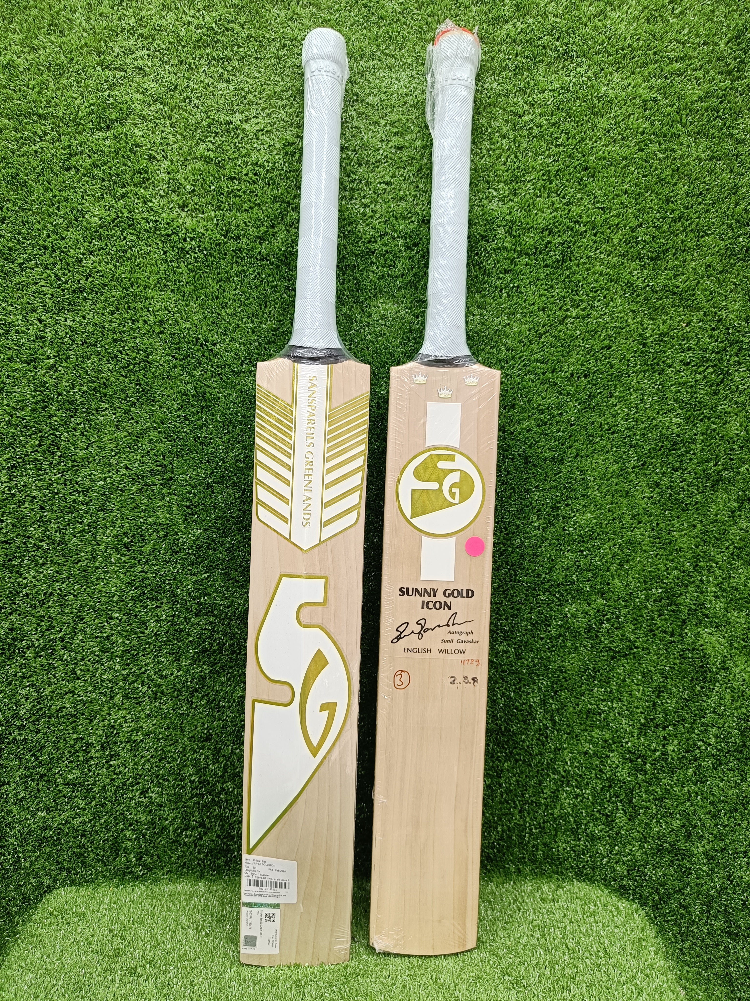 SG Sunny Gold Icon English Willow Cricket Bat - Premium Grade for Professional Players - Perfect for Matches, Training & Practice Sessions
