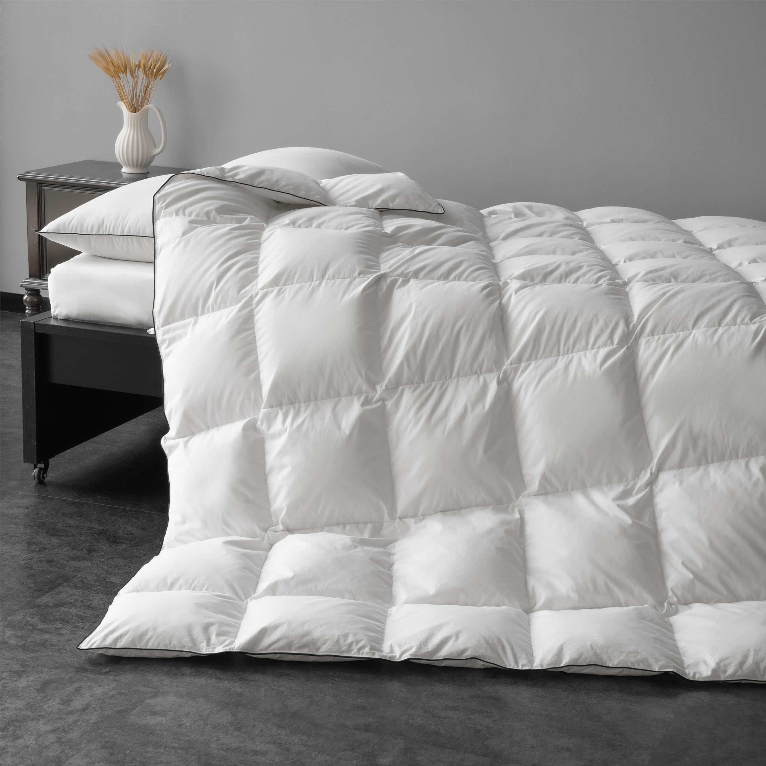 MAXICOZY King Size White Down Alternative Comforter - Ultra Soft All Season Fluffy Duvet Insert (106x90 Inches) - Hotel Quality Bedding for Luxury Bedroom Decor