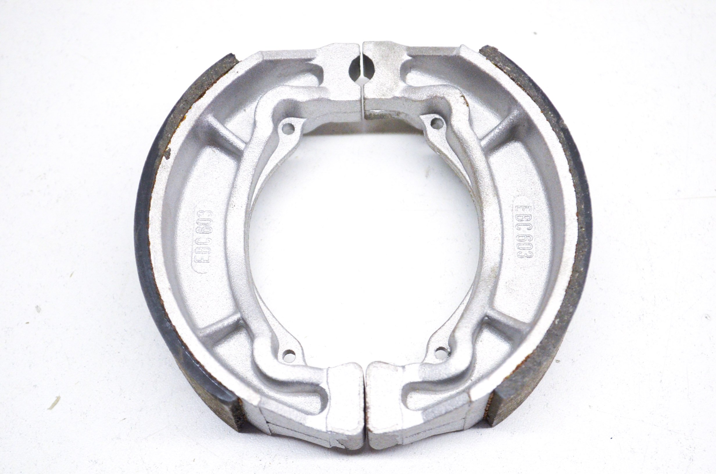 High-Quality Brake Shoe Kit for Cars & Trucks - Durable Brake Pads Set with Anti-Squeal Shims - Perfect for Daily Commuting, Off-Roading & Heavy-Duty Vehicles