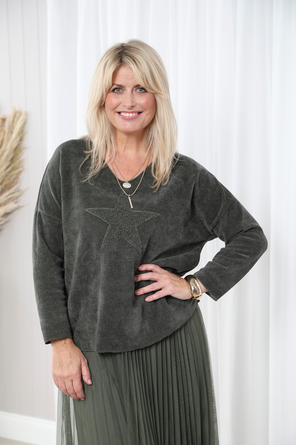 Soft Chenille Star Jumper Sweater in Khaki - Cozy Pullover for Women, Fall & Winter Fashion, Casual Outfit & Holiday Style