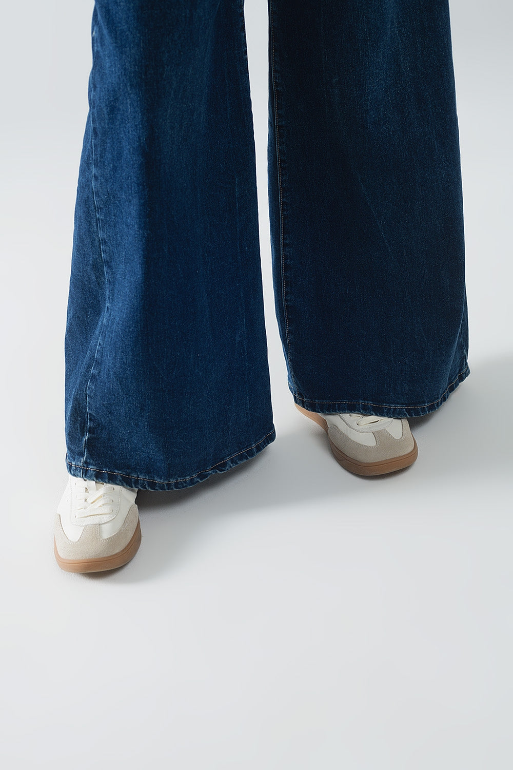 Super Stretch Distressed Medium Wash Plus Size Women's Jeans - Perfect for Casual Wear & Everyday Comfort