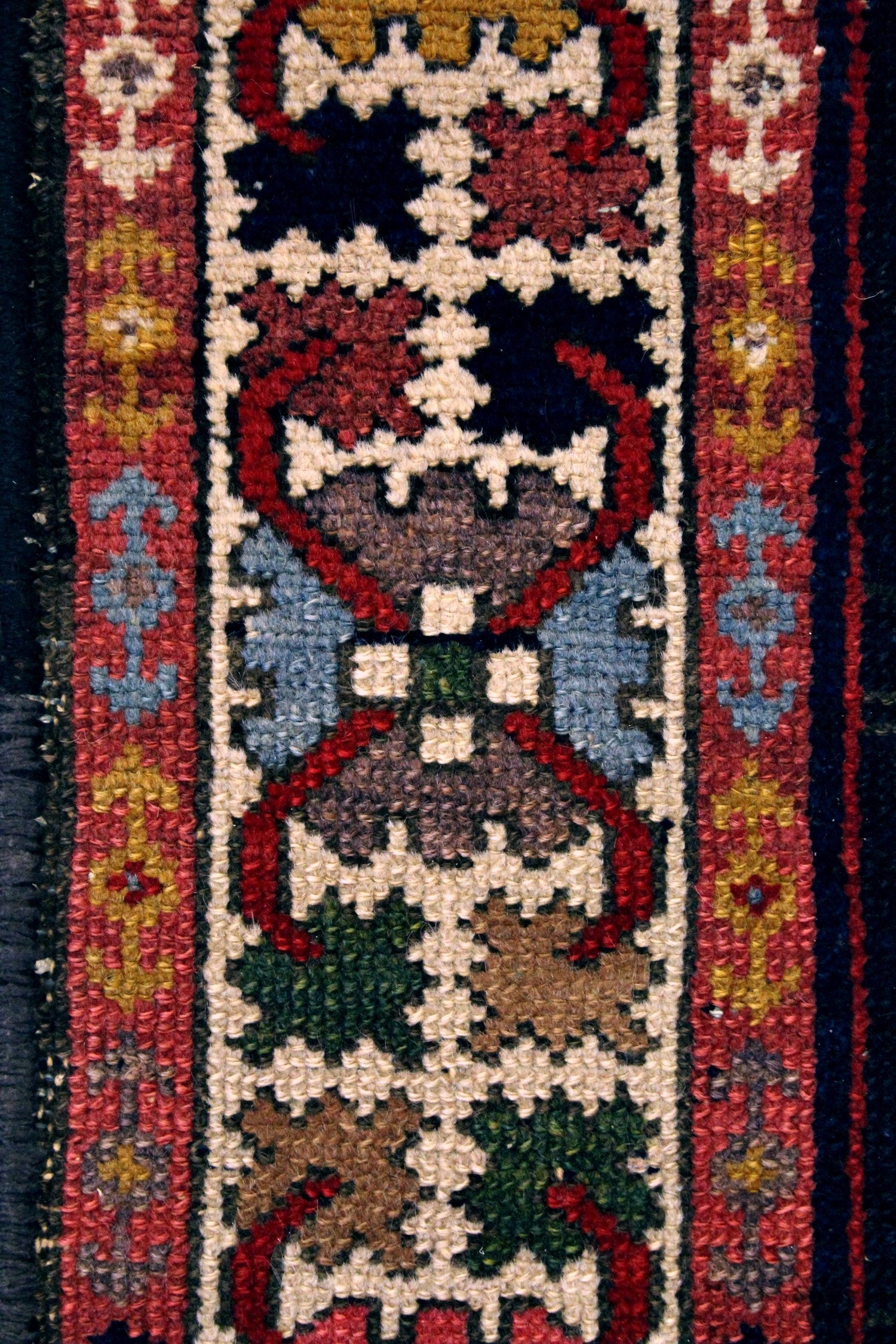 Antique Bakhtiari Handwoven Tribal Rug - Authentic Persian Wool Carpet - J67495 - Perfect for Living Room, Bedroom & Home Decor