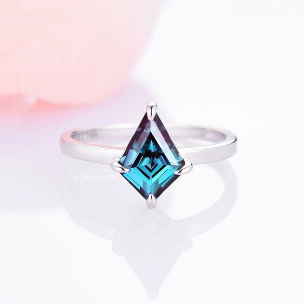 Minimalist Kite Cut Alexandrite Ring 14K White Gold - Elegant Birthstone Jewelry for Women, Perfect for Engagement, Anniversary & Special Occasions