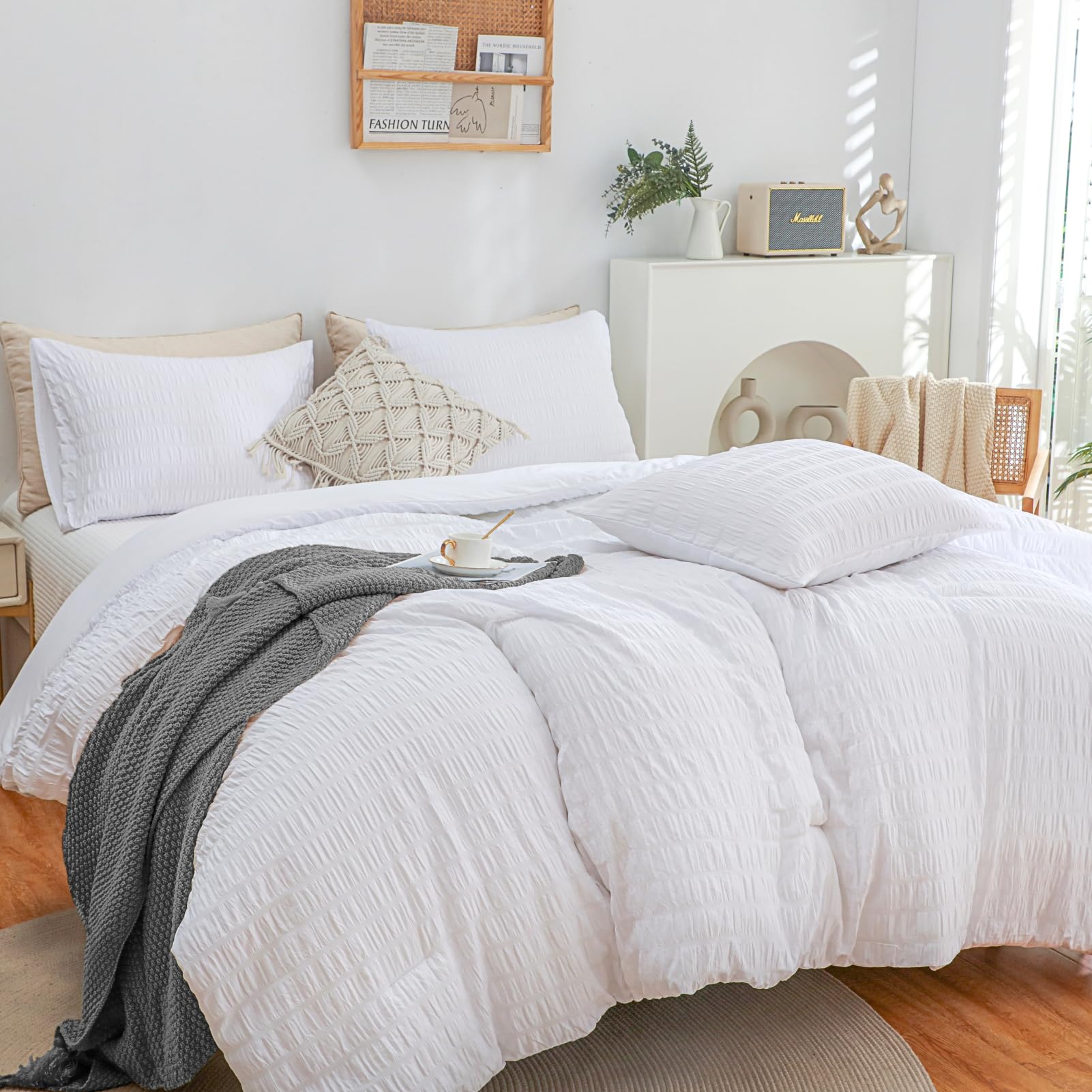 Haowaner Twin XL/Twin White Comforter Set - Soft & Cozy College Dorm Bedding for Boys & Girls - Perfect for Dorm Rooms, Apartments & Guest Bedrooms