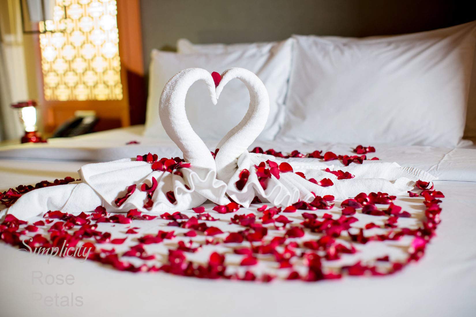 1000PCS Dark Red Artificial Rose Petals - Bulk Silk Flower Petals for Weddings, Valentine's Day, Romantic Nights, Anniversaries & Home Decor | Fake Red Rose Petals for Table Scatter, Aisle Walkway, Bed Decoration