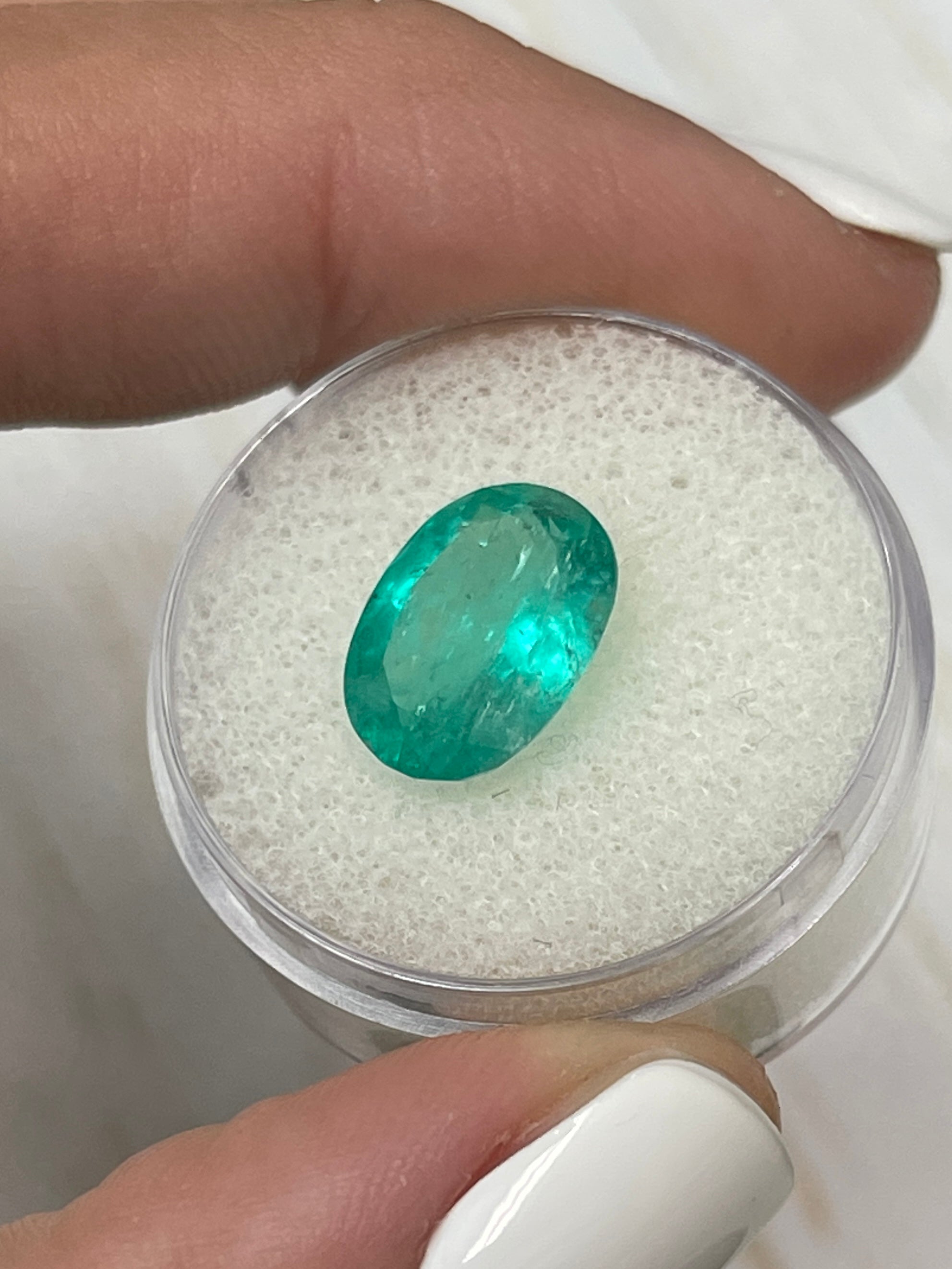 3.85 Carat Deep Bluish Green Natural Loose Colombian Emerald Oval Cut Gemstone for Jewelry Making, Engagement Rings & Luxury Gifts