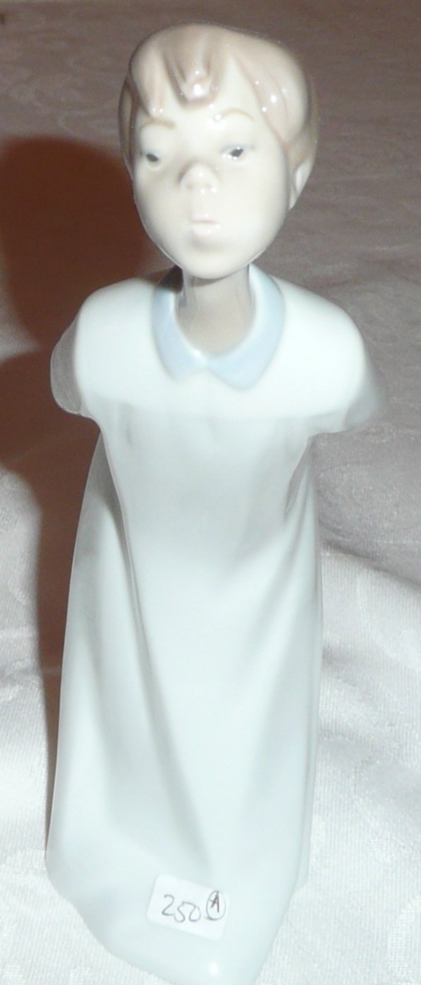 Handmade Lladro Porcelain Boy Blowing Kiss Figurine by Fulgencio Garcia - Glossy Finish, Retired Collectible (01004869) | Perfect for Home Decor, Gift for Collectors & Spanish Art Lovers