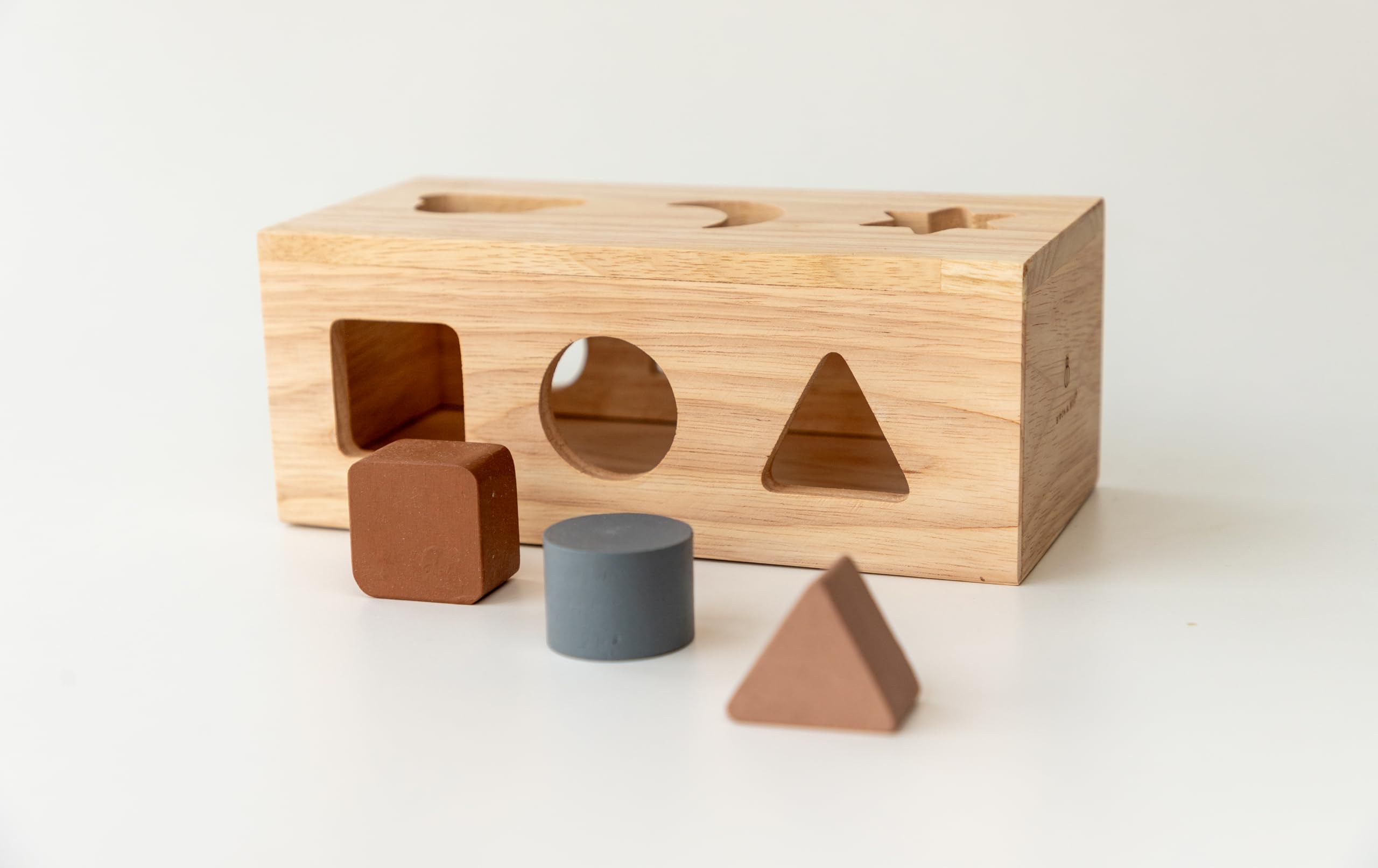 BIRCH & BUG Wooden Shape Sorting Puzzle Box - Montessori Learning Toy for Toddlers - Perfect for Early Childhood Education & Home Playtime