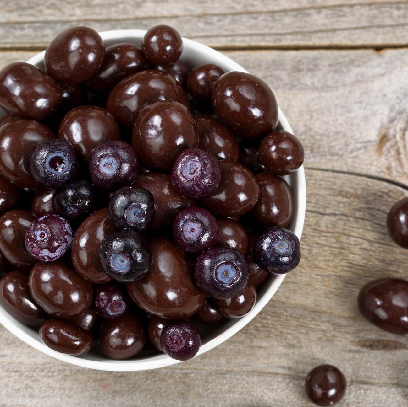 Delicious Gourmet Milk Chocolate Covered Blueberries - 4 lb Bulk Bag - Premium Snack for Parties, Gifts & Healthy Desserts - It's Delish Brand