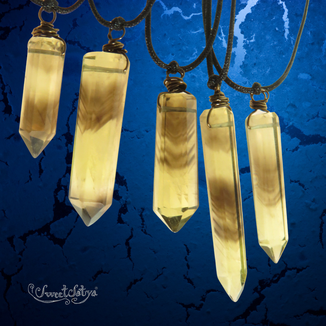 Lemon Quartz Wand Necklace – Healing Crystal Jewelry for Women, Natural Stone Pendant with Chain – Perfect for Meditation, Energy Healing & Spiritual Gifts