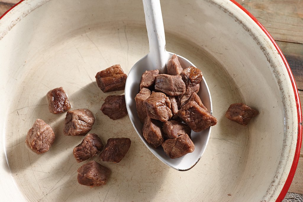 Happy Yak Freeze Dried Cooked Beef Cubes - High Protein Dog Treats for Training & Outdoor Adventures - Perfect for Hiking, Camping & Travel Snacks