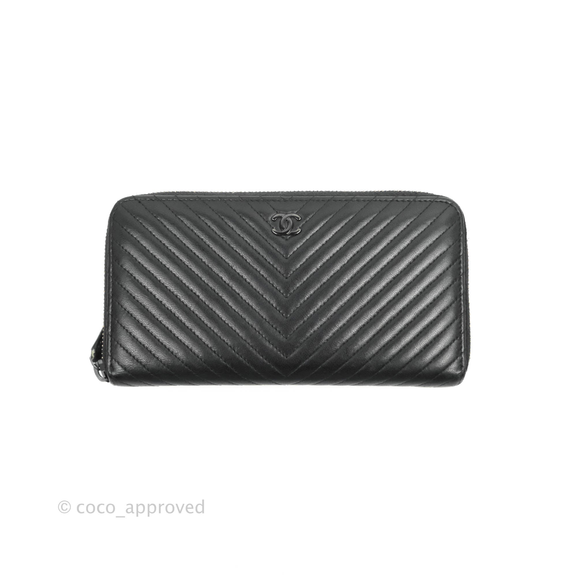 Chanel Chevron Zipped Around Long Wallet in Black Lambskin - Luxury Women's Leather Wallet for Everyday Use & Special Occasions