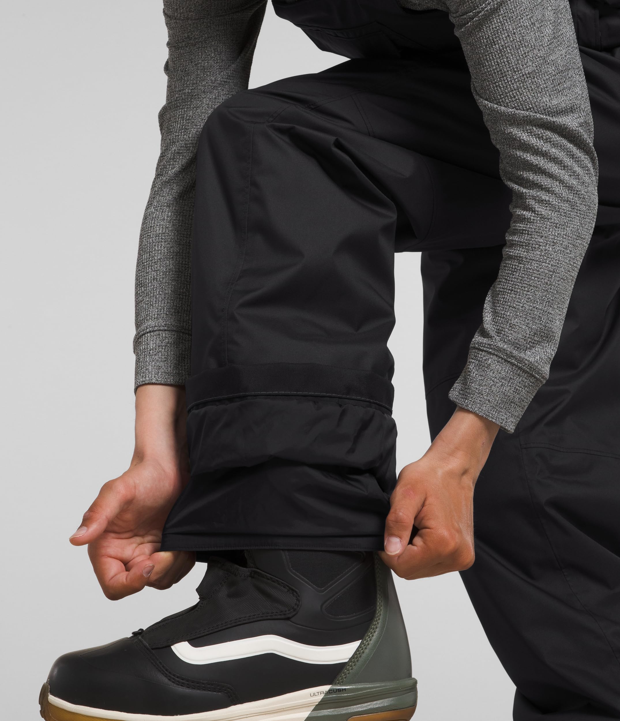 The North Face Freedom Insulated Bib for Kids - Waterproof Snow Bib Pants for Boys & Girls - Winter Skiing, Snowboarding & Outdoor Play