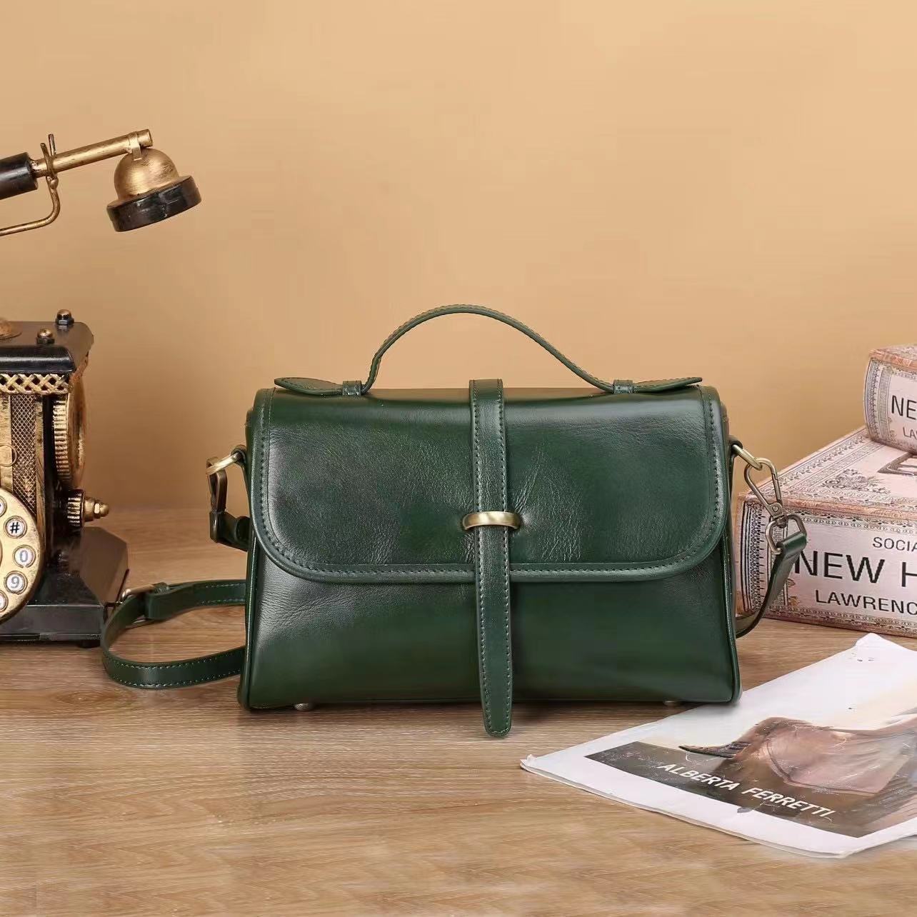 Stylish Modern Flap Crossbody Satchel for Women - Fashionable Shoulder Bag with Adjustable Strap - Perfect for Work, Travel & Everyday Use