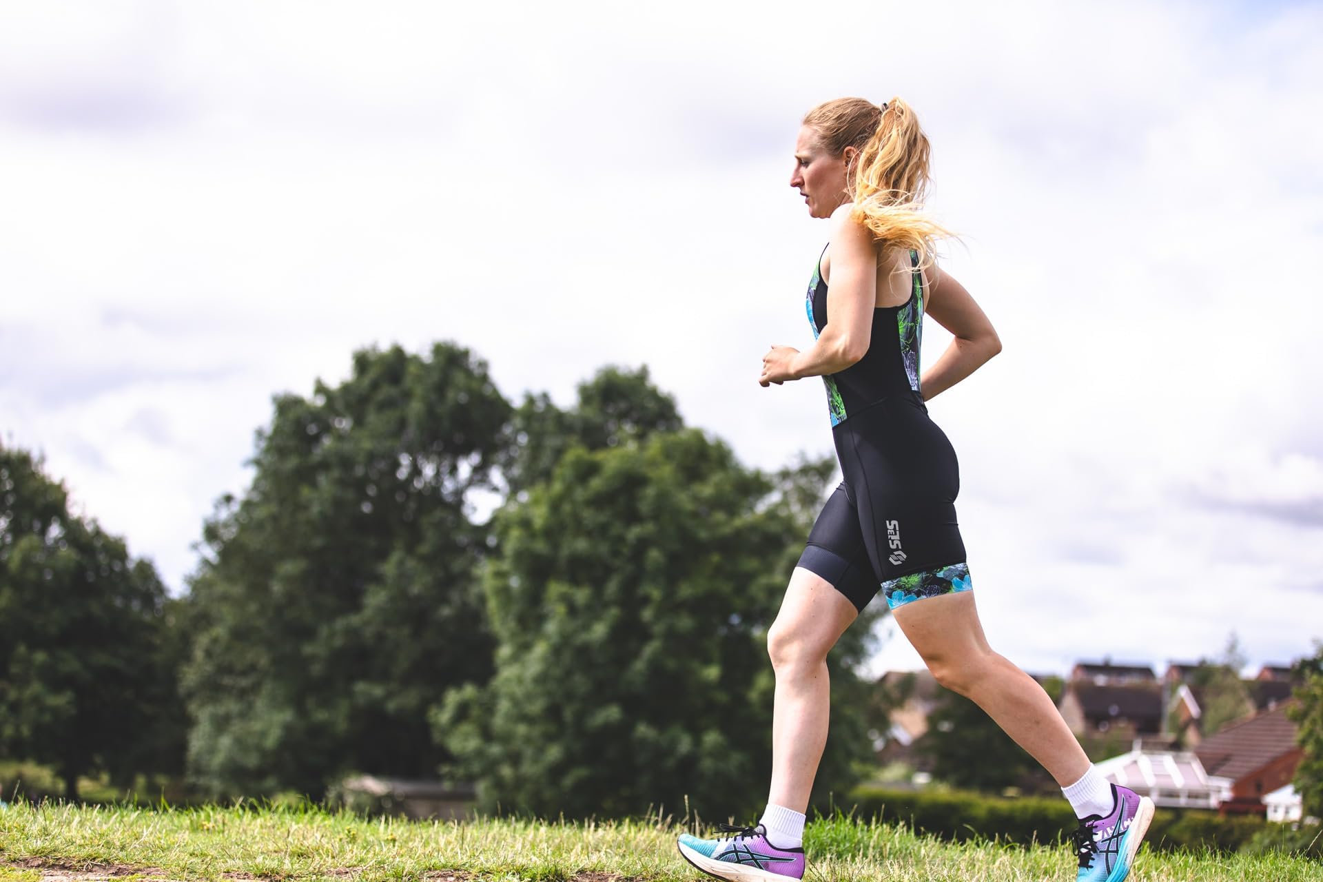 High-Performance Women's Triathlon Suit - Breathable One-Piece Trisuit for Swimming, Cycling & Running - No Shelf Bra - Ideal for Ironman & Sprint Triathlons