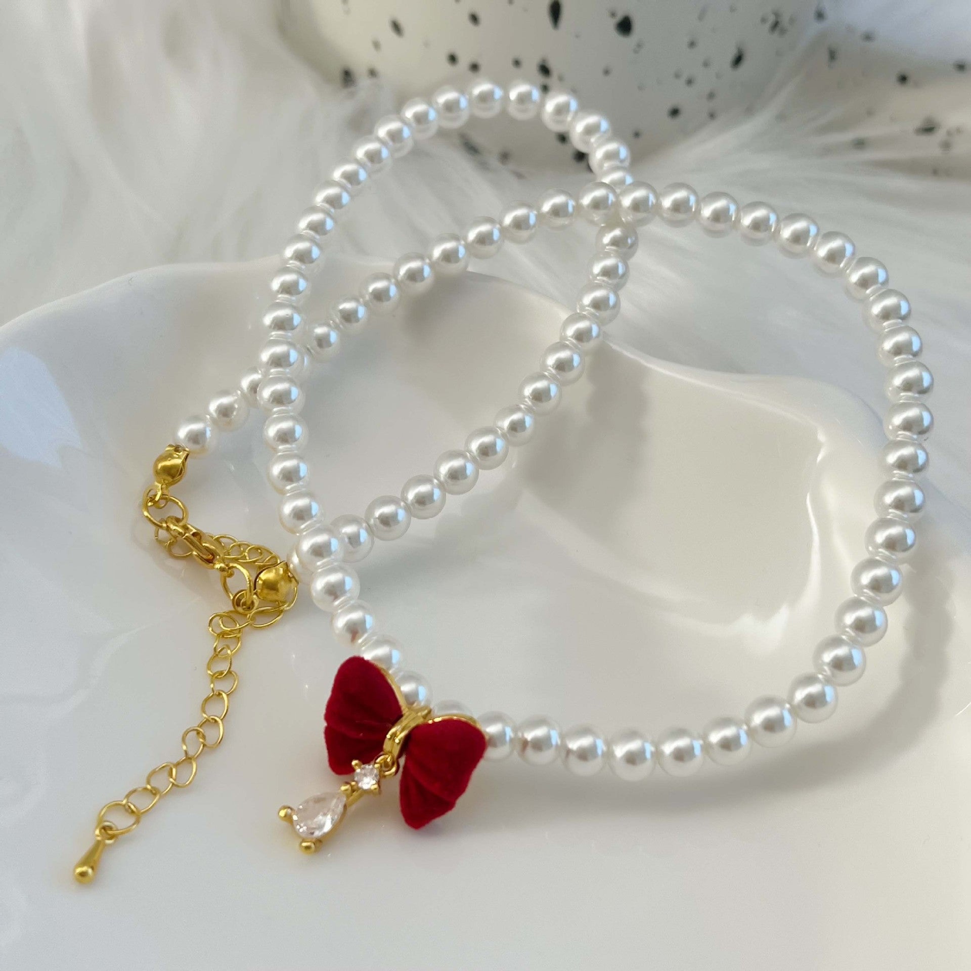 Elegant Red Bow Pearl Beaded Choker Necklace for Women - Vintage Fashion Jewelry Gift for Brides, Prom, Parties & Special Occasions
