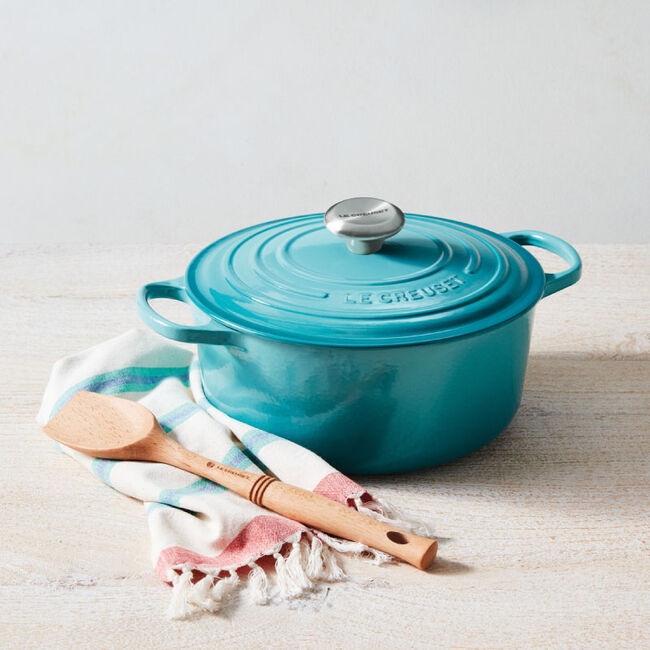 Le Creuset 5.5 Quart Round Dutch Oven - Enameled Cast Iron Cookware for Braising, Stewing & Baking - Perfect for Soups, Casseroles & Bread Making