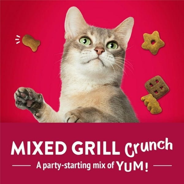 Friskies Party Mix Mixed Grill Crunchy Cat Treats - Delicious Natural Flavors for Cats - Perfect for Training, Rewards & Playtime
