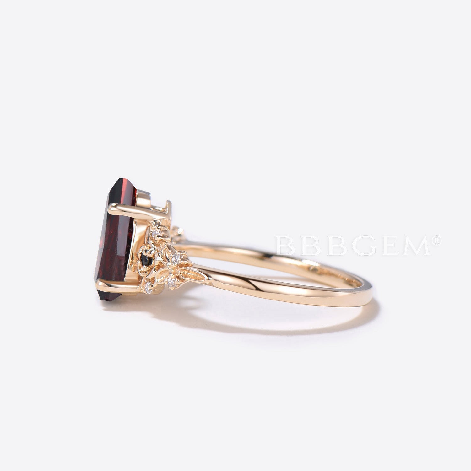 Vampire Themed Coffin Shaped Garnet Ring for Women - Gothic Jewelry, Natural Stone, Nature Inspired Design - Perfect for Halloween, Cosplay, and Dark Fashion Accessories