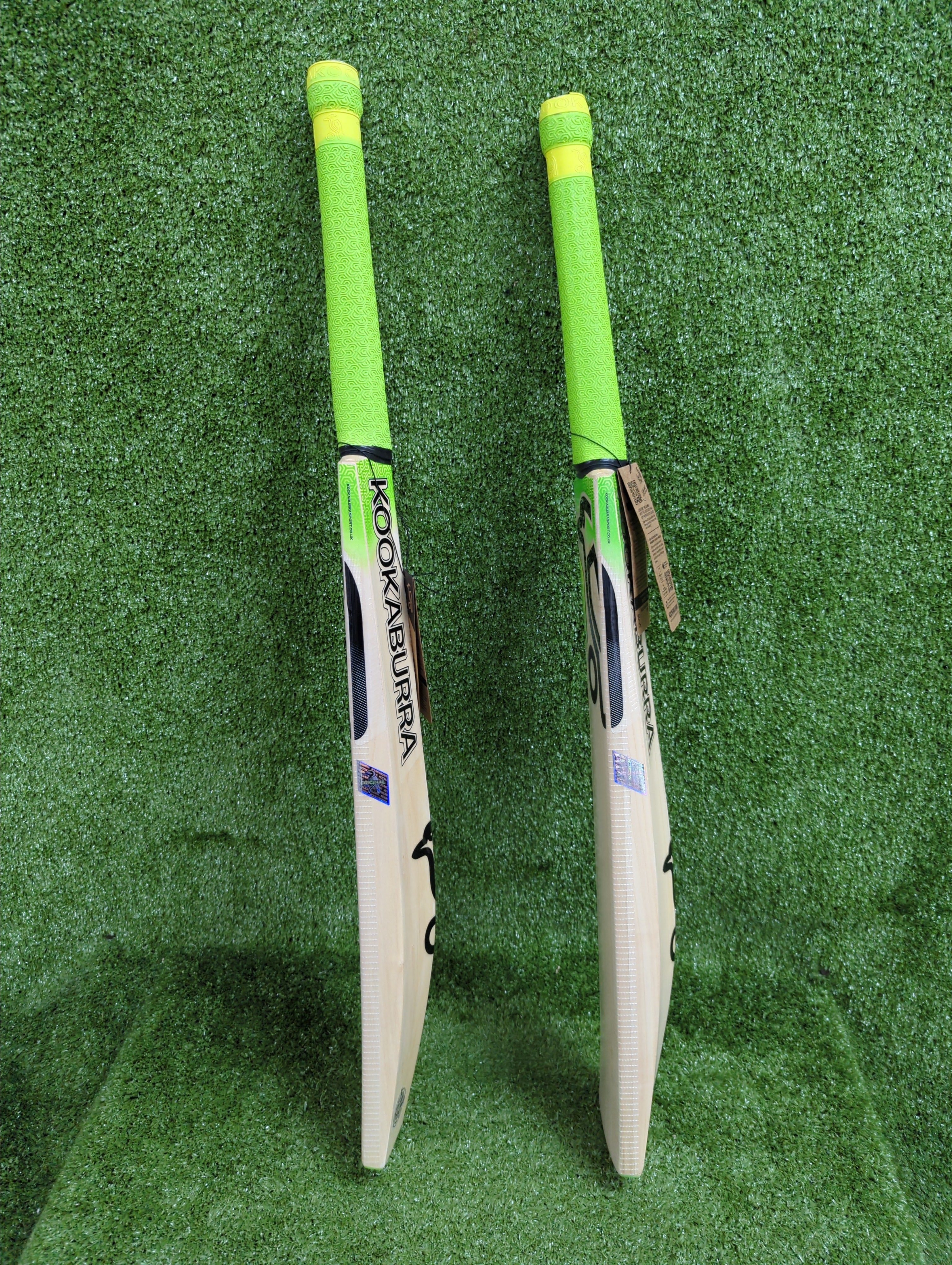 Kookaburra Kahuna 4.1 Junior/Youth English Willow Cricket Bat - Lightweight & Durable for Young Players - Perfect for Practice, Matches & Cricket Training