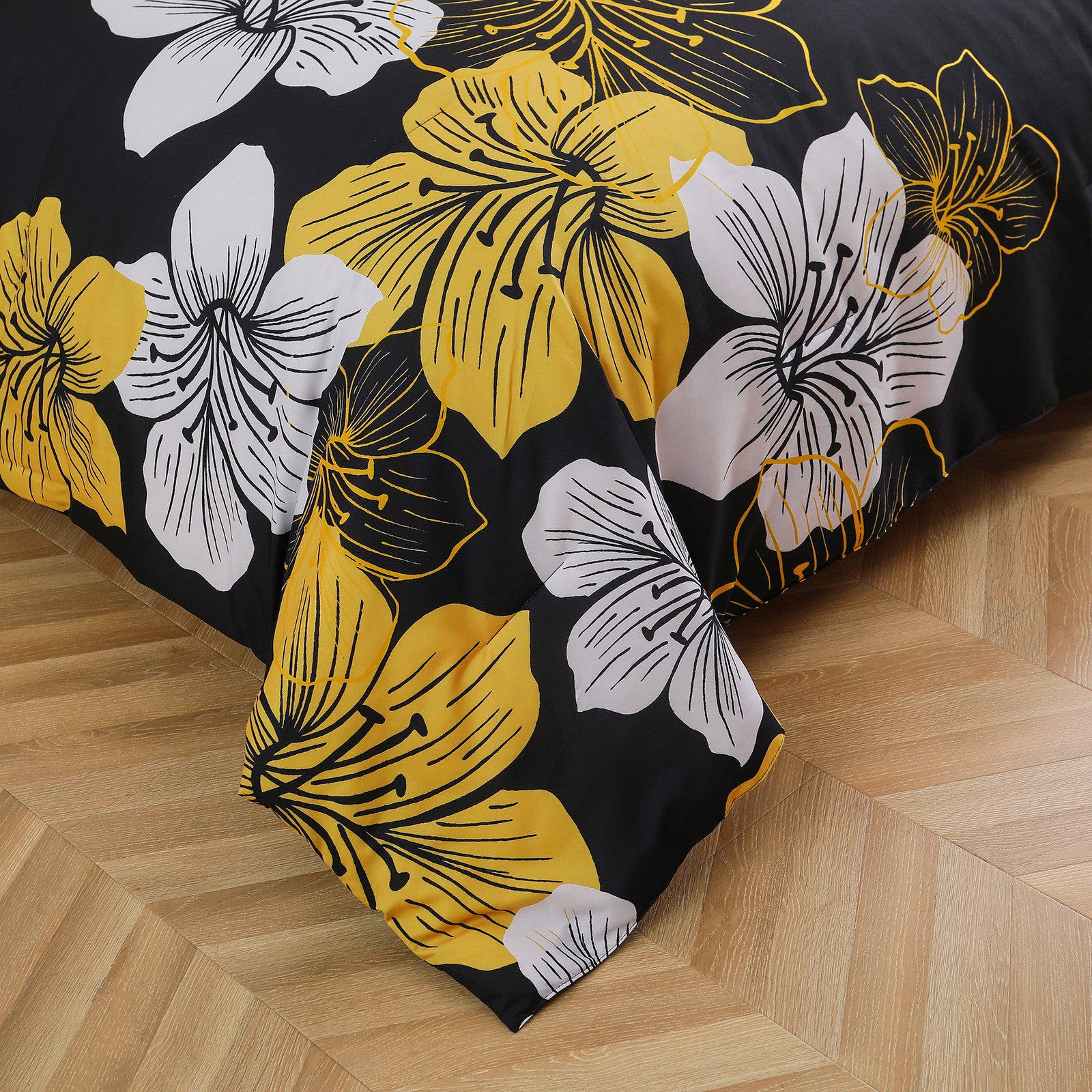 Luxury King Comforter Set - Black & Gold Floral 3-Piece Bedding Set | Ultra Soft Microfiber for All Seasons | Perfect for Master Bedroom, Guest Room & Hotel Decor