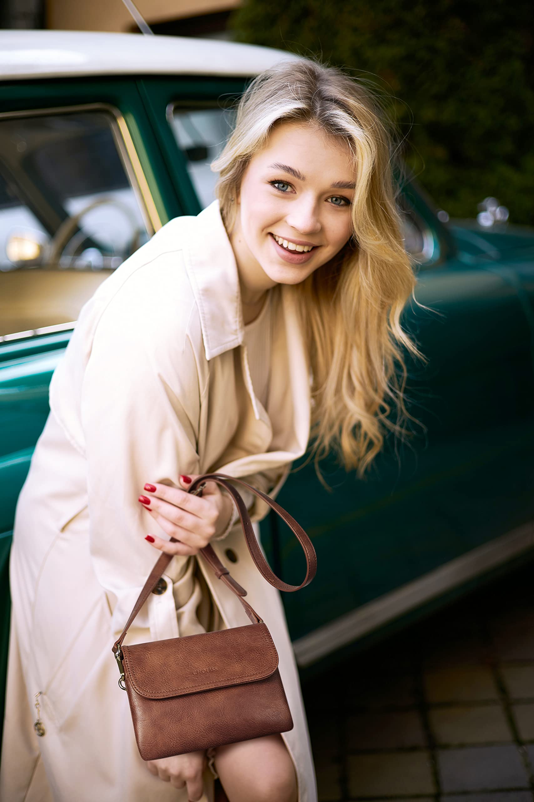 CHOLISS Vegan Leather Small Crossbody Bag for Women - Adjustable Strap Mini Phone Purse, Perfect for Travel, Shopping & Everyday Use