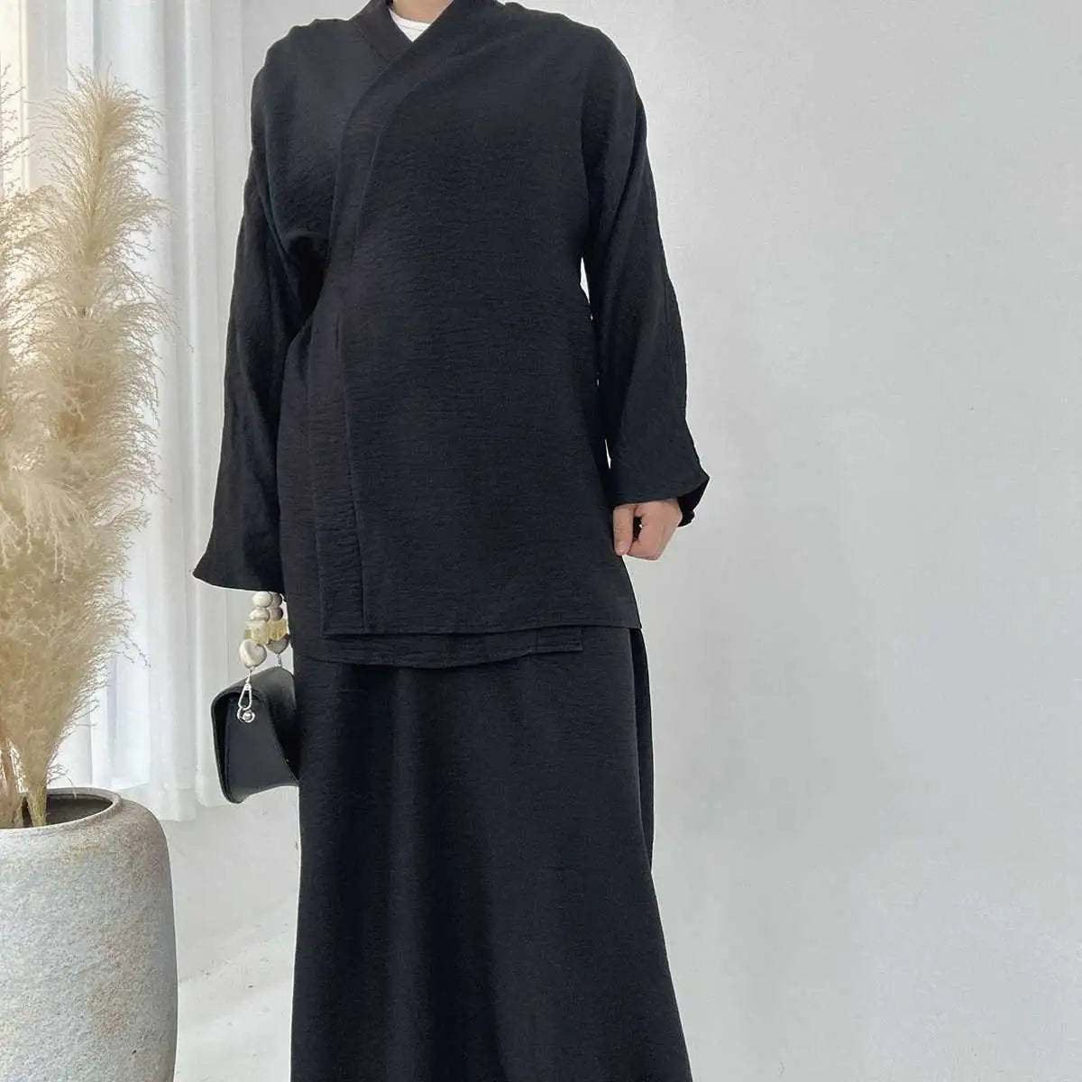 Elegant Muslim Women's Wrinkle-Free 2-Piece Skirt Suit Set with Modest Top & Flowy Skirt - Perfect for Prayer, Work & Special Occasions