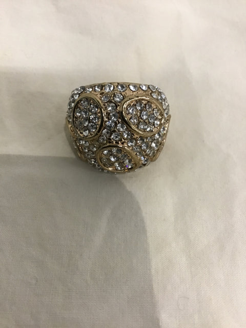 Elegant Gold Rhinestone Ring for Women - Sparkling Cubic Zirconia Statement Jewelry - Perfect for Parties, Weddings & Special Occasions