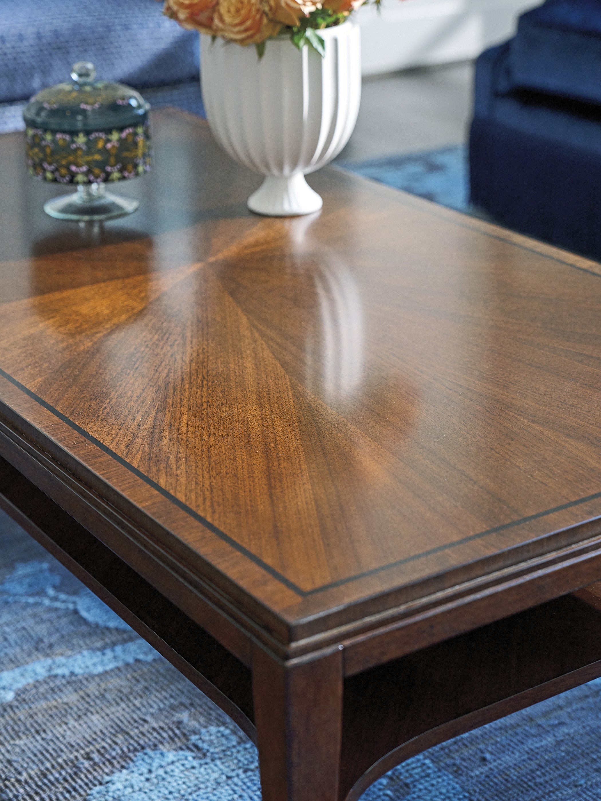 Andora Starburst Cocktail Table - Modern Round Coffee Table with Glass Top for Living Room, Lounge & Bar Decor - Perfect for Entertaining Guests & Relaxing
