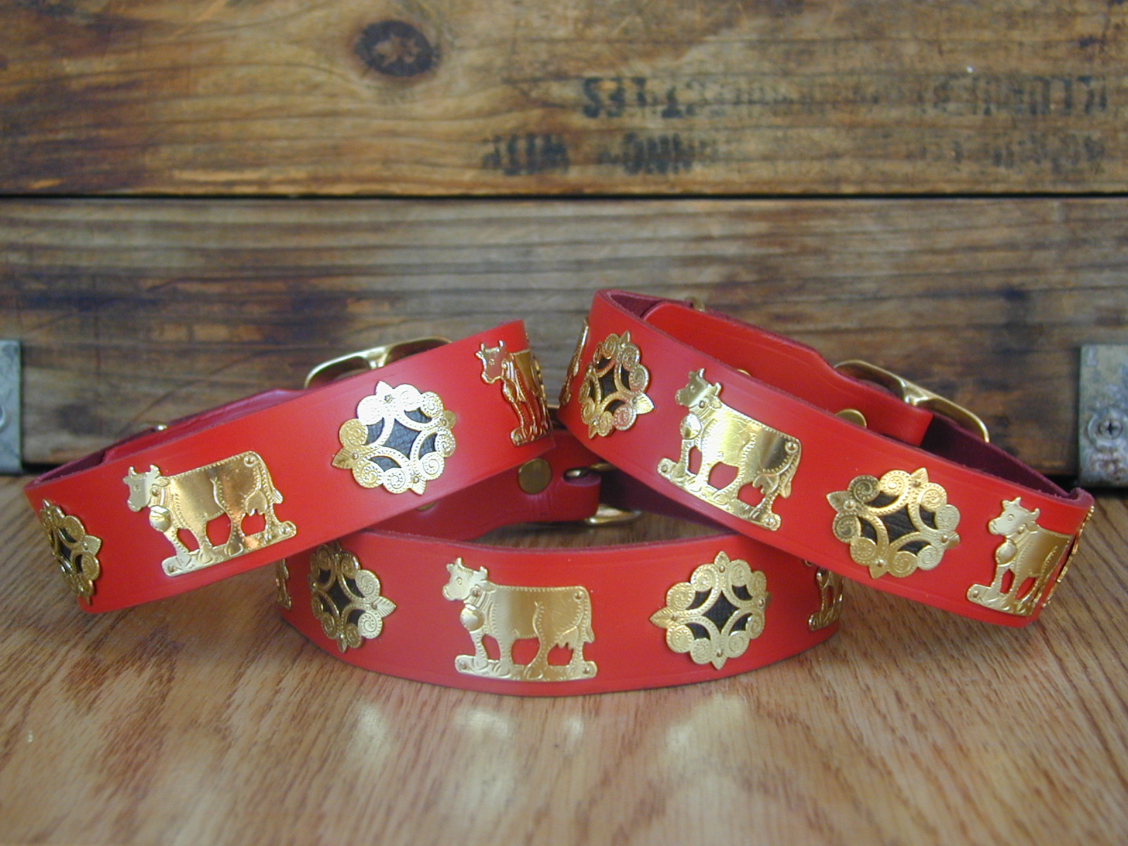 Premium 1 1/4 Inch Medium Swiss Dog Collar - Contemporary Design for Small to Medium Dogs - Perfect for Daily Walks, Training & Fashion Accessories