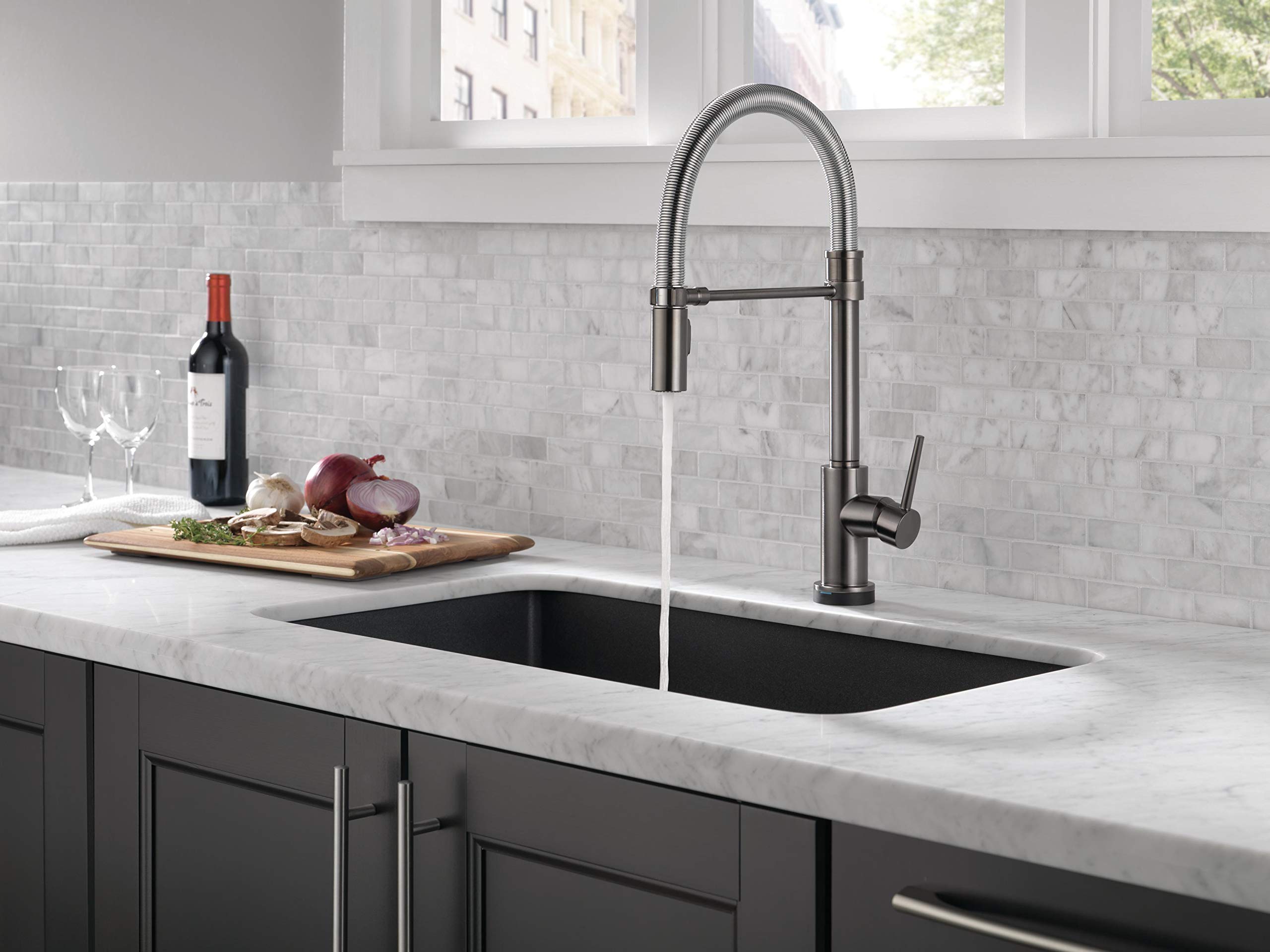 Delta Faucet Trinsic Pro VoiceIQ Smart Kitchen Sink Faucet - Black Stainless, Single-Handle Pull-Down Sprayer with Alexa & Google Assistant Voice Control | Perfect for Modern Smart Homes & Hands-Free Cooking