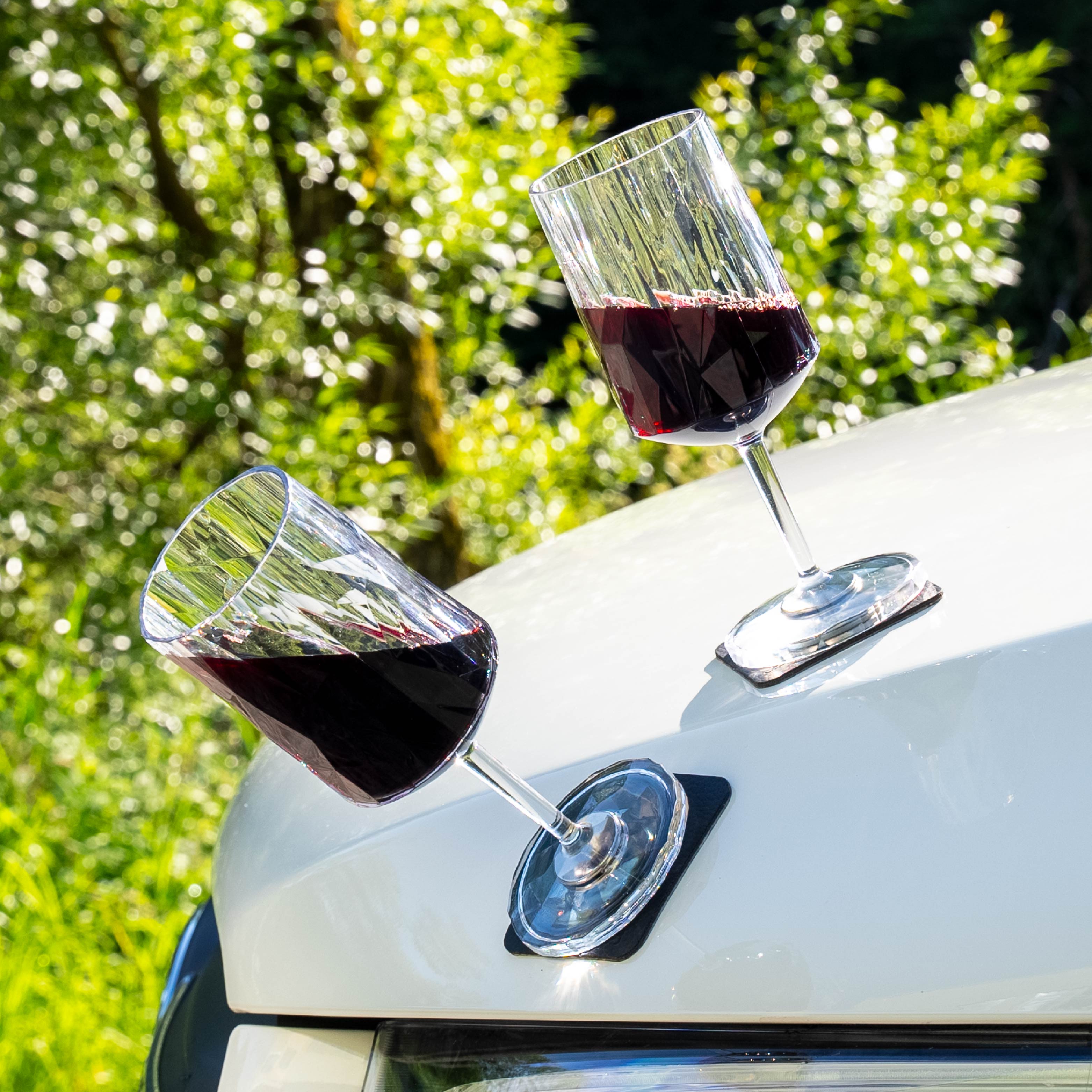 Premium 0.3L (10oz) Plastic Wine Glasses with Magnetic Base - Perfect for Picnics, Boating & Outdoor Events - Set of 4 Unbreakable Stemless Cups