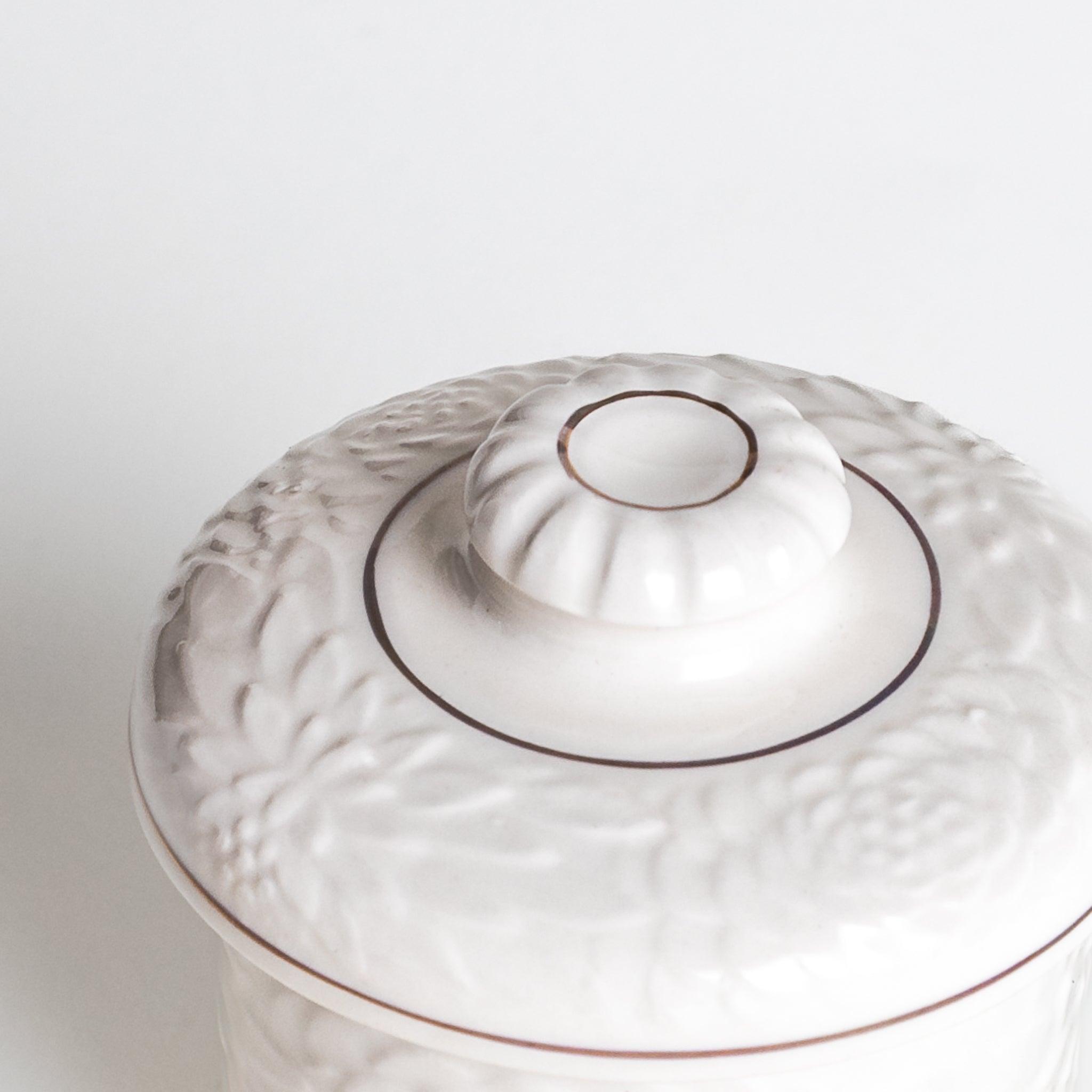 Handcrafted Chrysanthemum Carved Japanese Chawanmushi Bowl - Premium Ceramic Steamed Egg Custard Dish for Traditional Japanese Cuisine & Home Decor