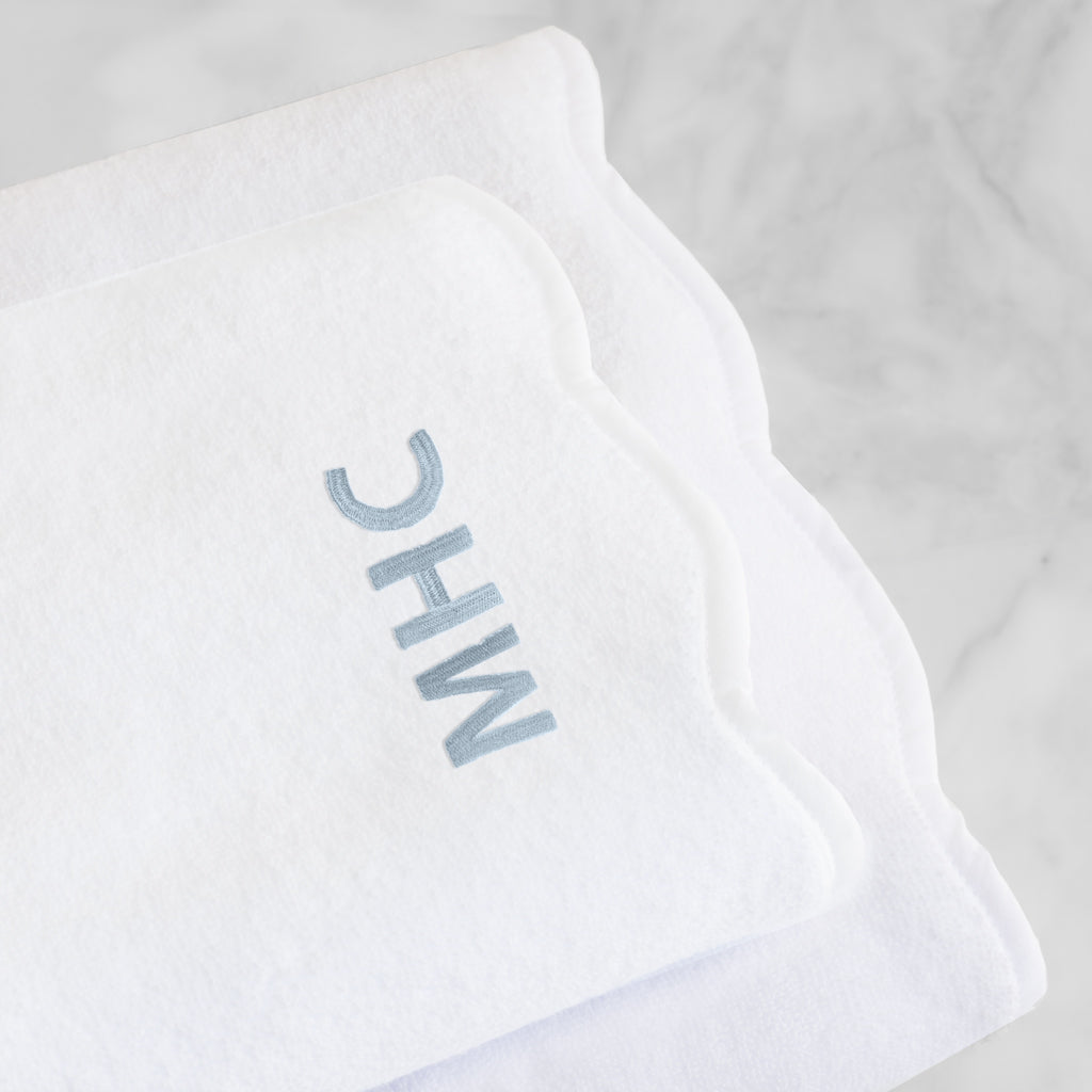 Luxury White Scalloped Plush Resort Towel Set - 4 Washcloths, 4 Hand Towels, 4 Bath Towels & 2 Bath Sheets - Soft Hotel-Grade Cotton for Spa, Bathroom & Beach Use