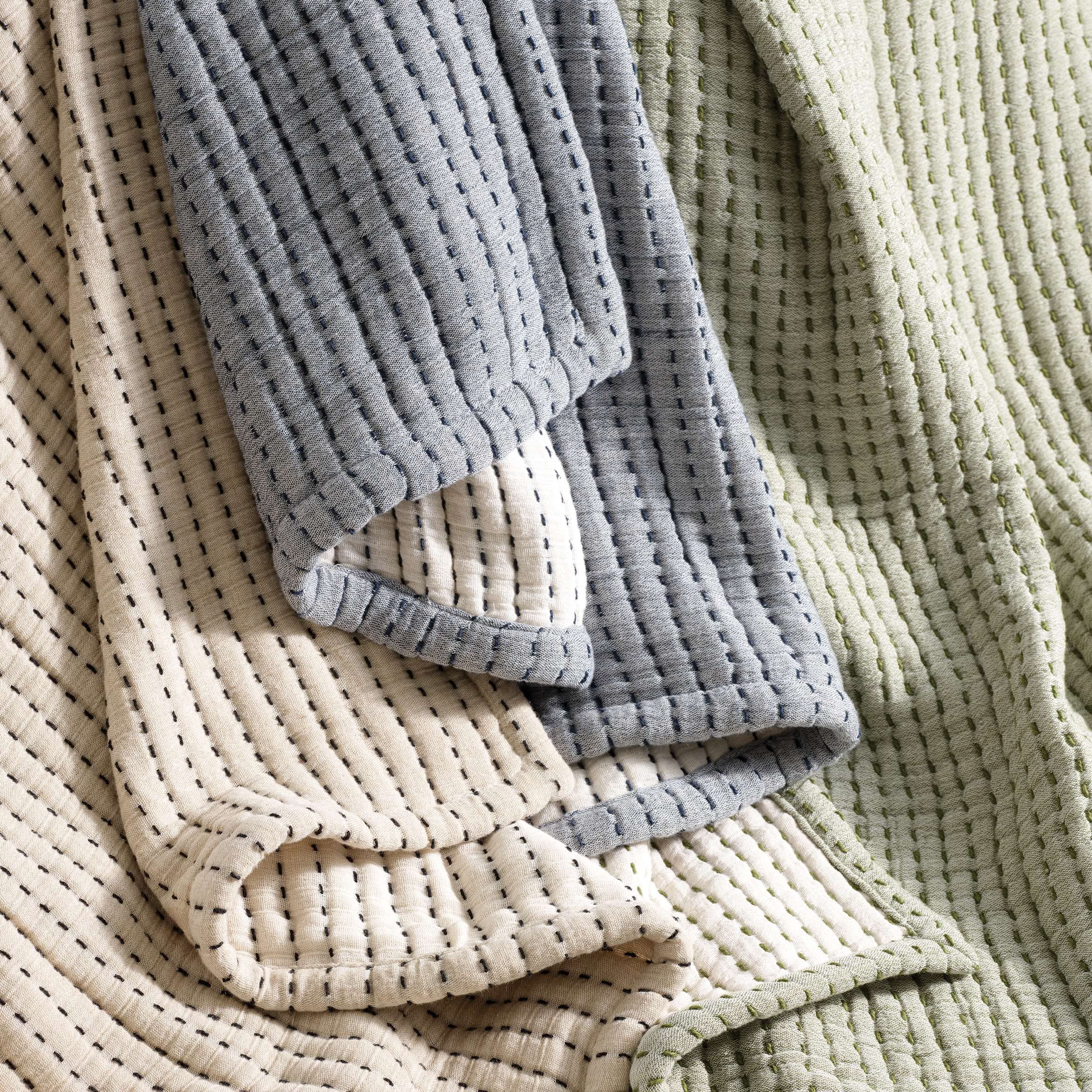 Pick Stitch Evergreen Matelasse Coverlet - Full/Queen Size Bedspread - Solid Green Quilted Bedding - Luxury Bed Cover for Master Bedroom, Guest Room & Dorm Decor