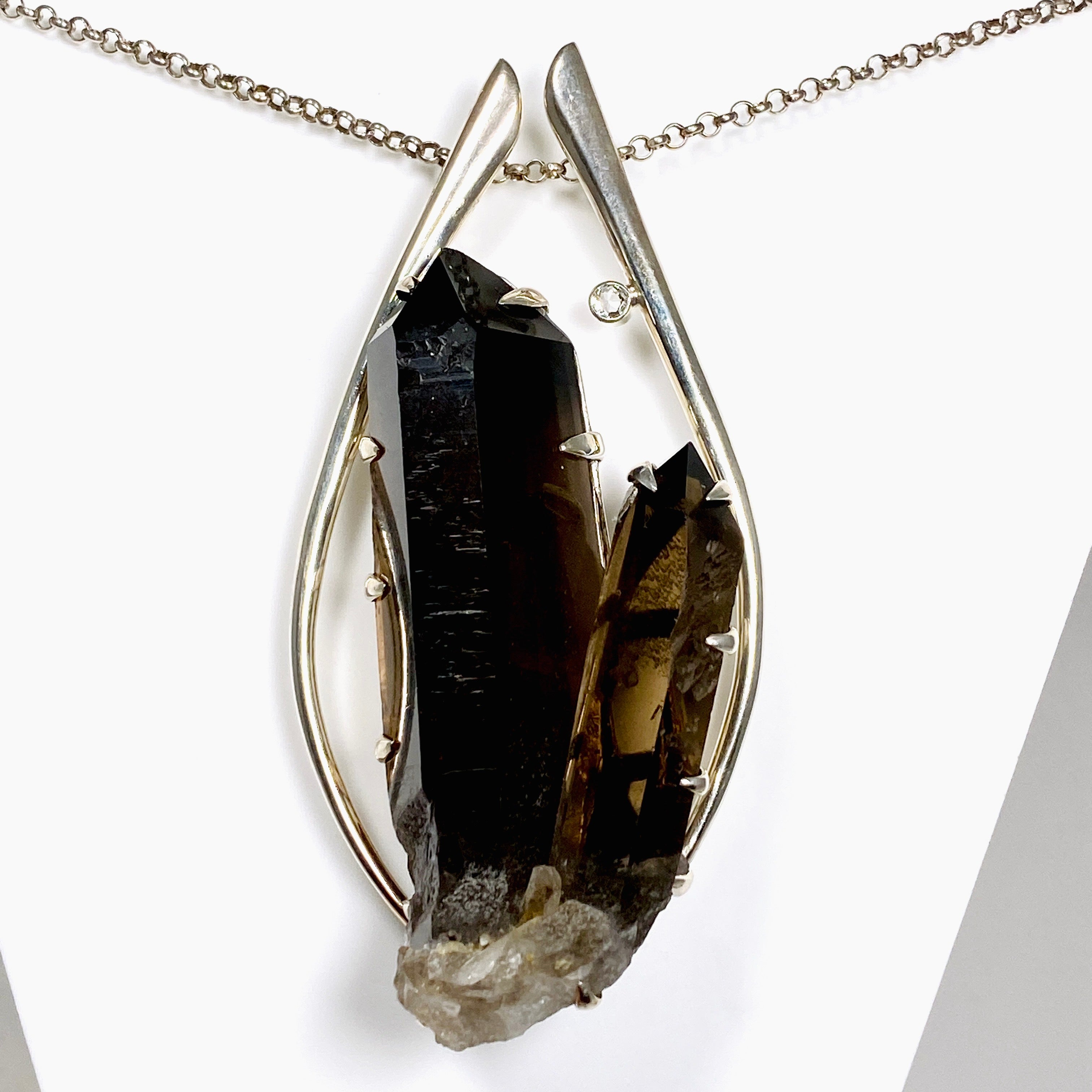 Natural Smokey Quartz Crystal Pendant Necklace - Healing Stone Jewelry for Women & Men - Perfect for Meditation, Energy Cleansing & Spiritual Gifts